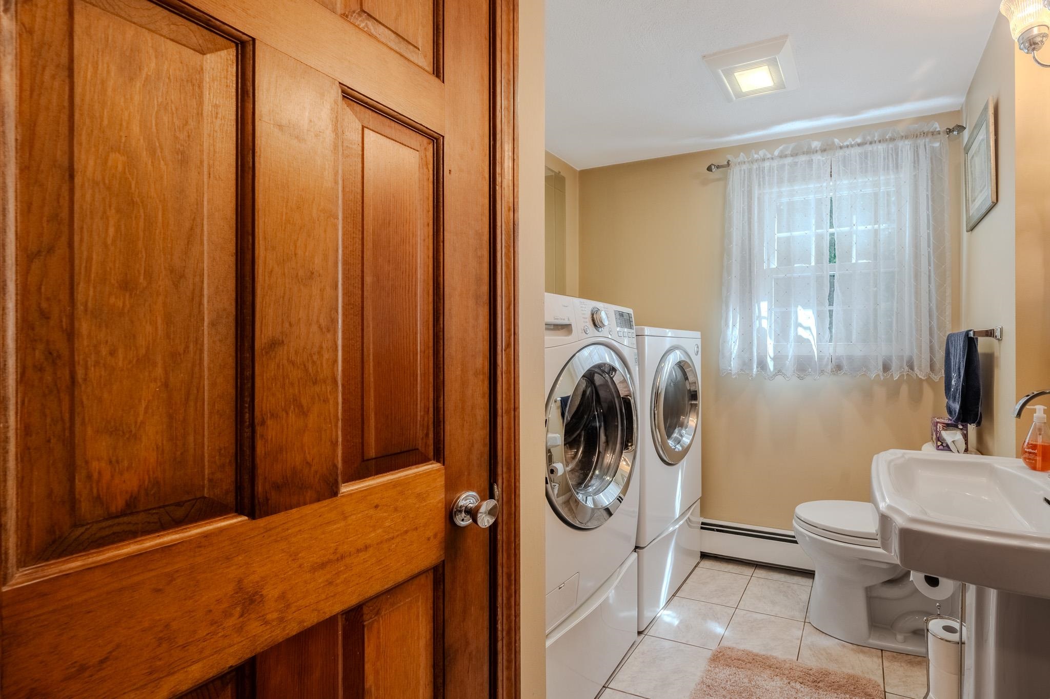 2 Paula Ave, Londonderry, NH 03053