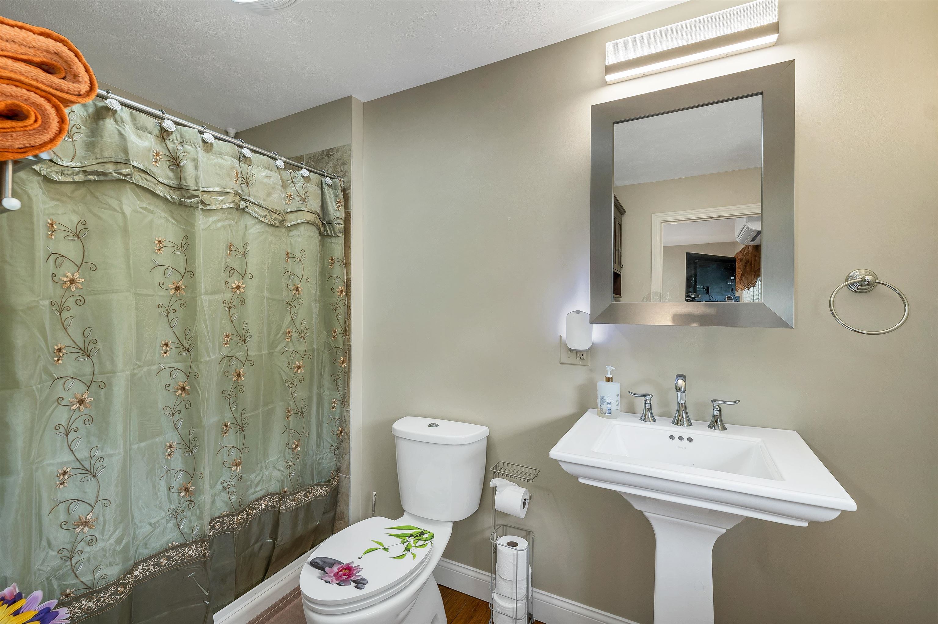 6 Bassett Rd, Wolfeboro, NH 03894