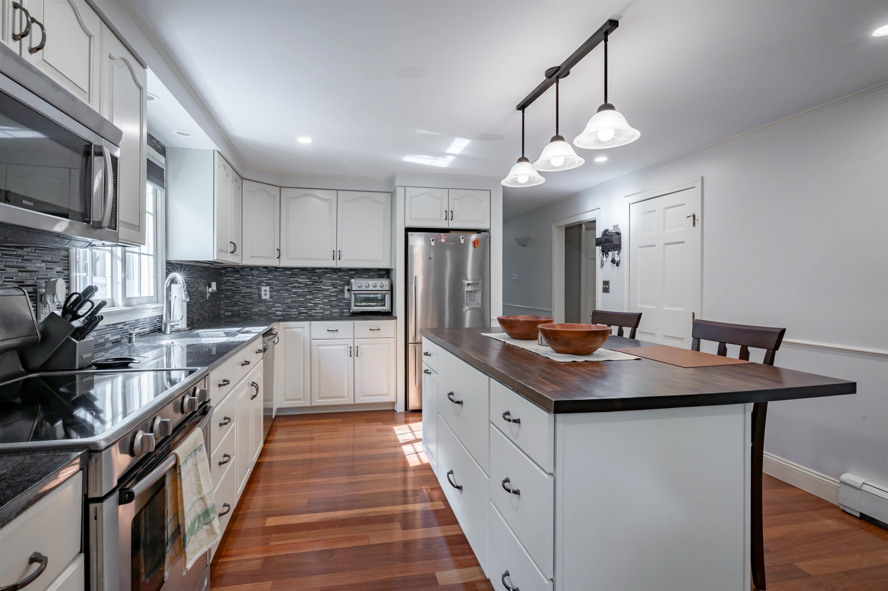 22 Beechwood Rd, Hudson, NH 03051