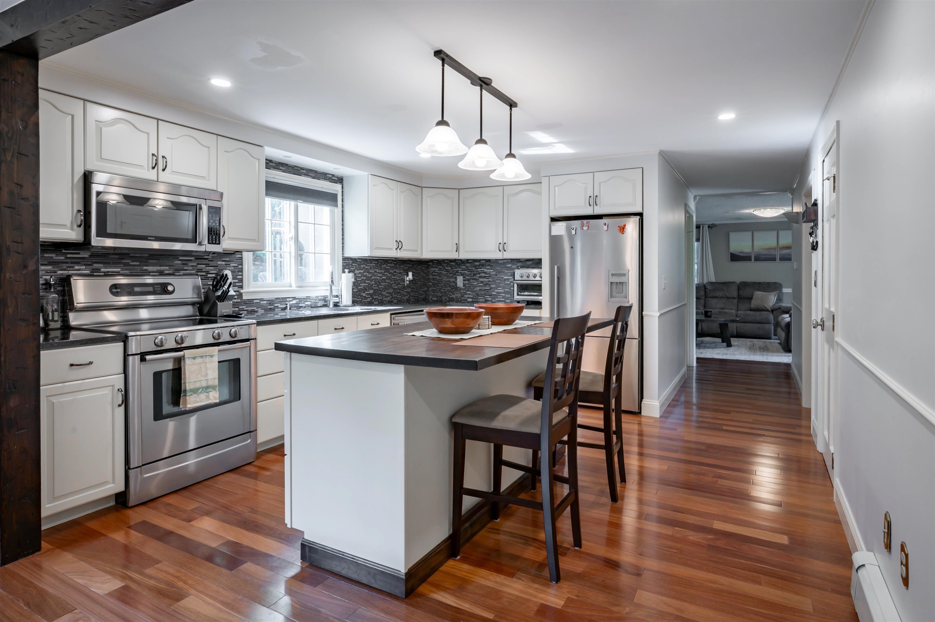 22 Beechwood Rd, Hudson, NH 03051
