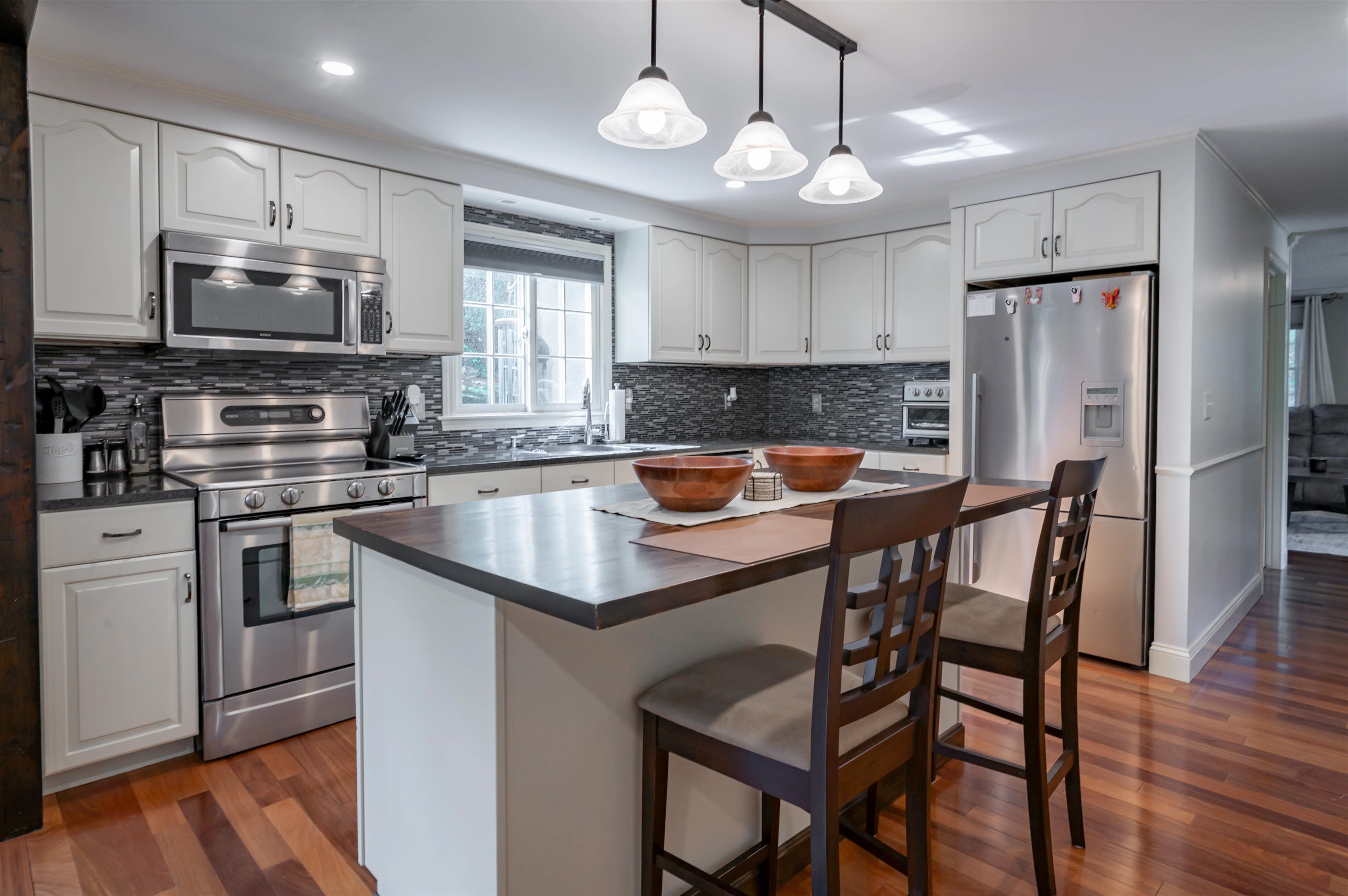 22 Beechwood Rd, Hudson, NH 03051