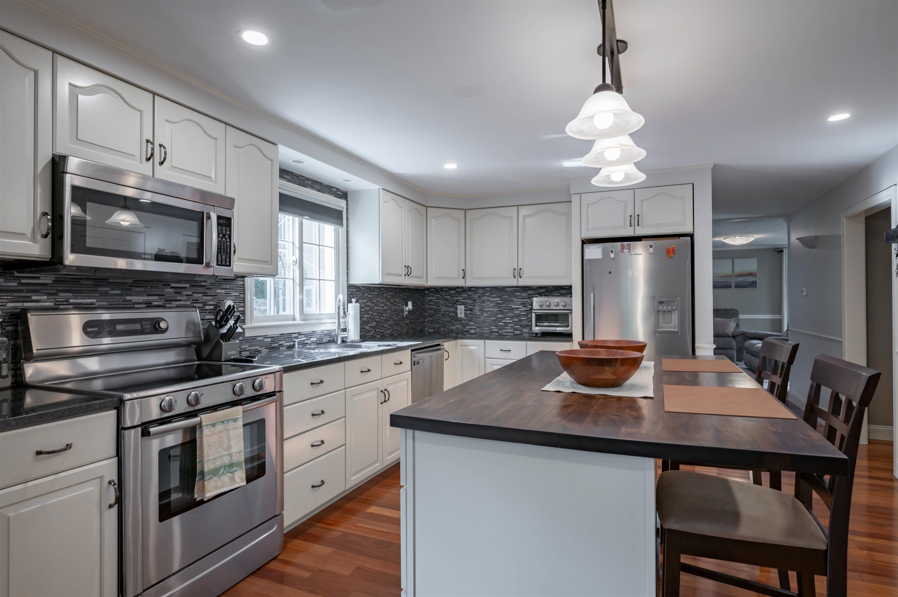 22 Beechwood Rd, Hudson, NH 03051