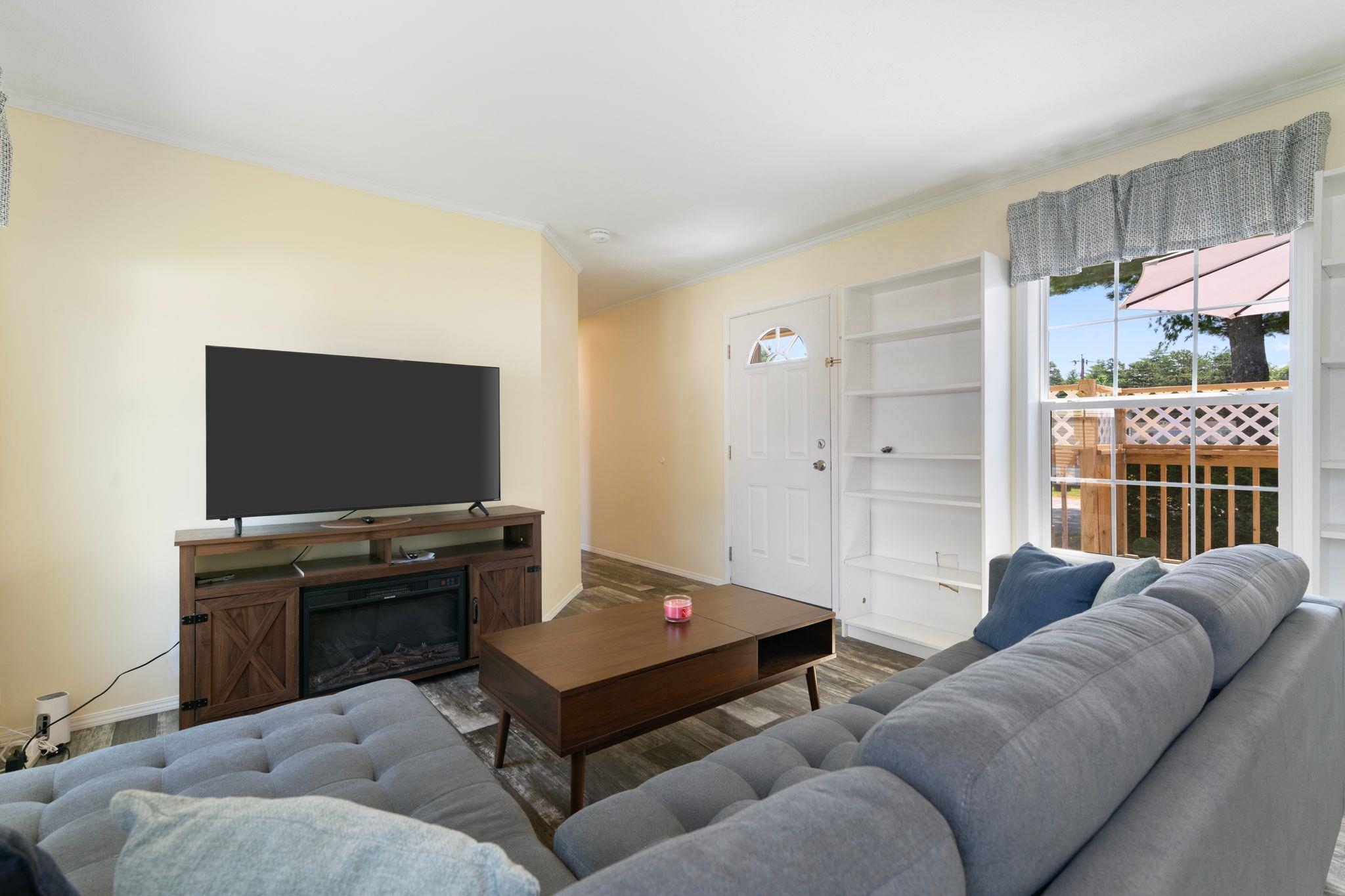 26 Cedar St, Hinsdale, NH 03451