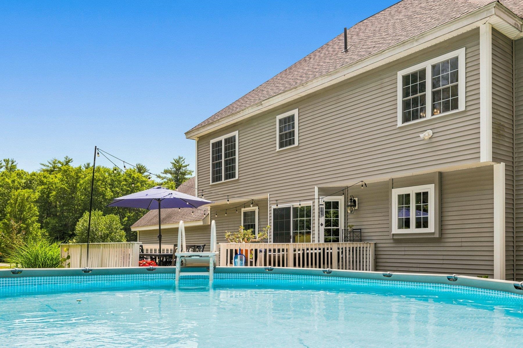 17 Thurston Dr, Lee, NH 03861