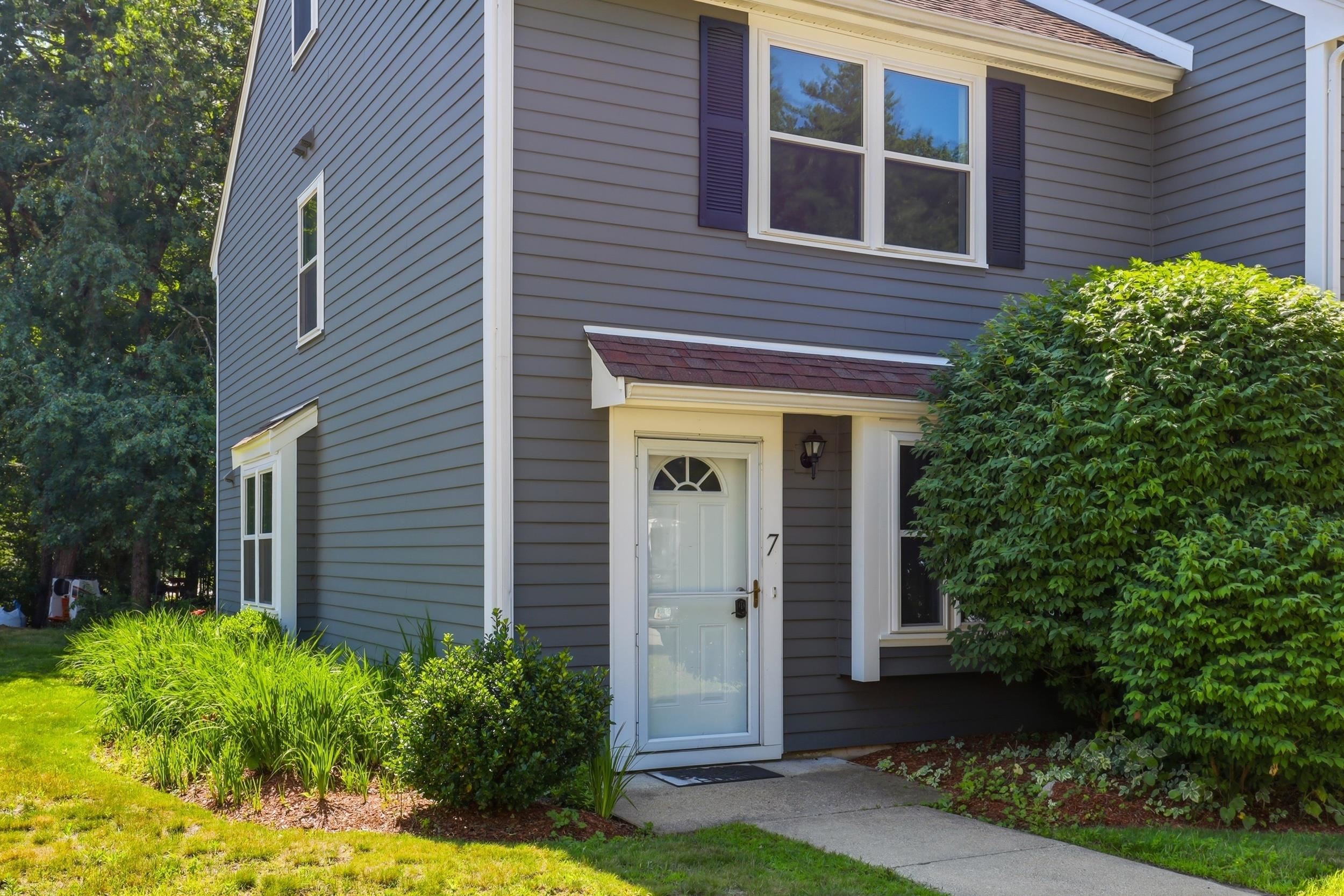 7 Chestnut Cir, Merrimack, NH 03054