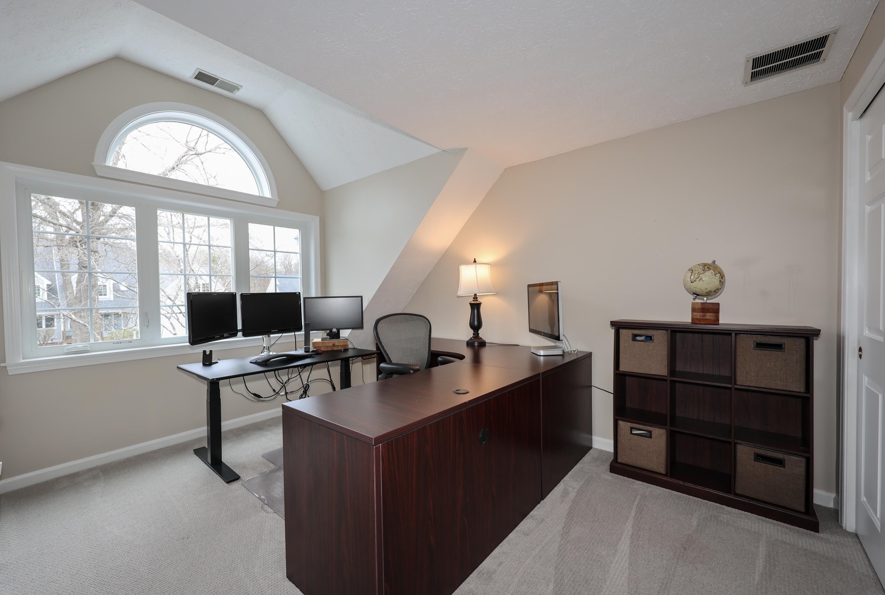 378 Winding Pond Rd, Londonderry, NH 03053