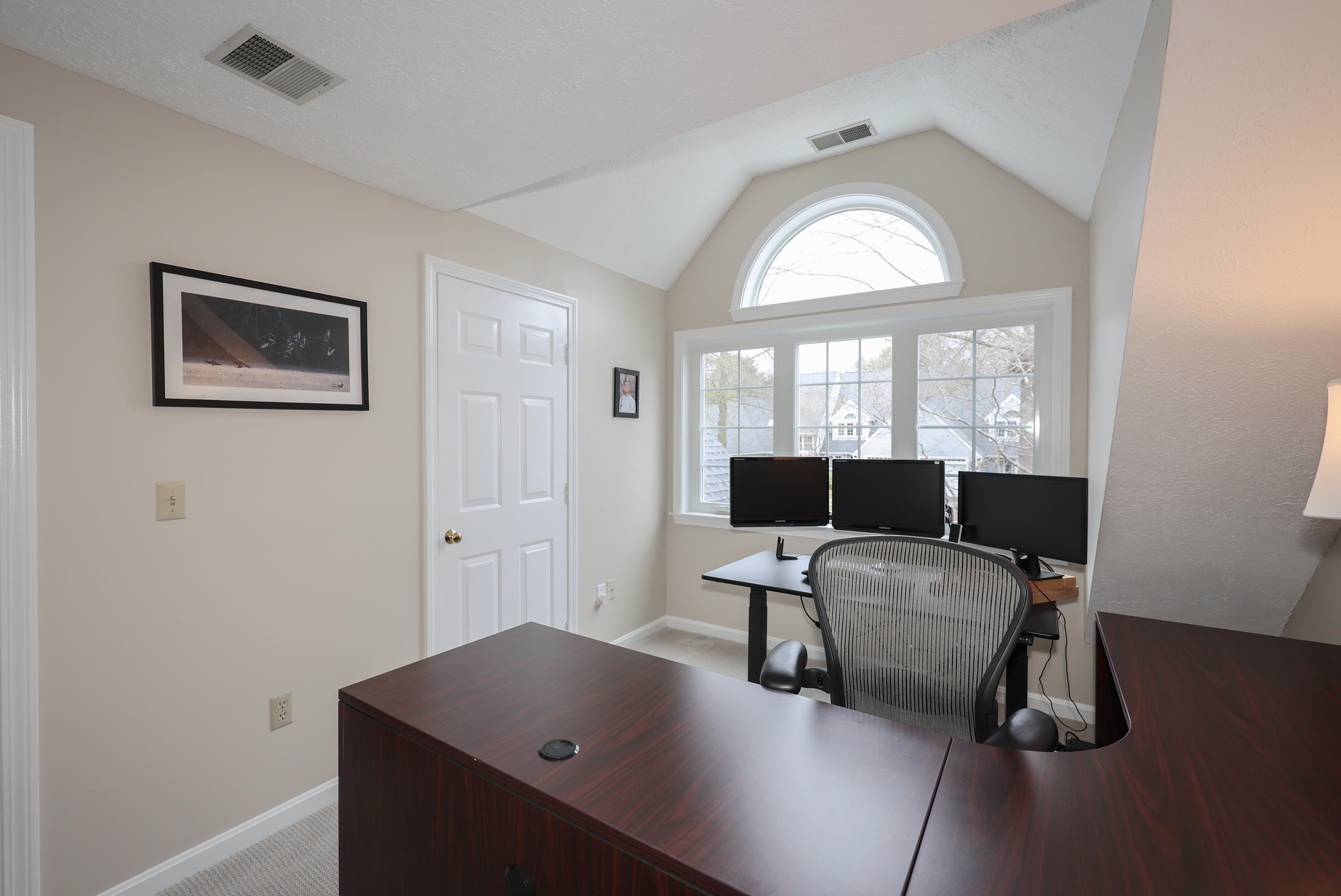 378 Winding Pond Rd, Londonderry, NH 03053