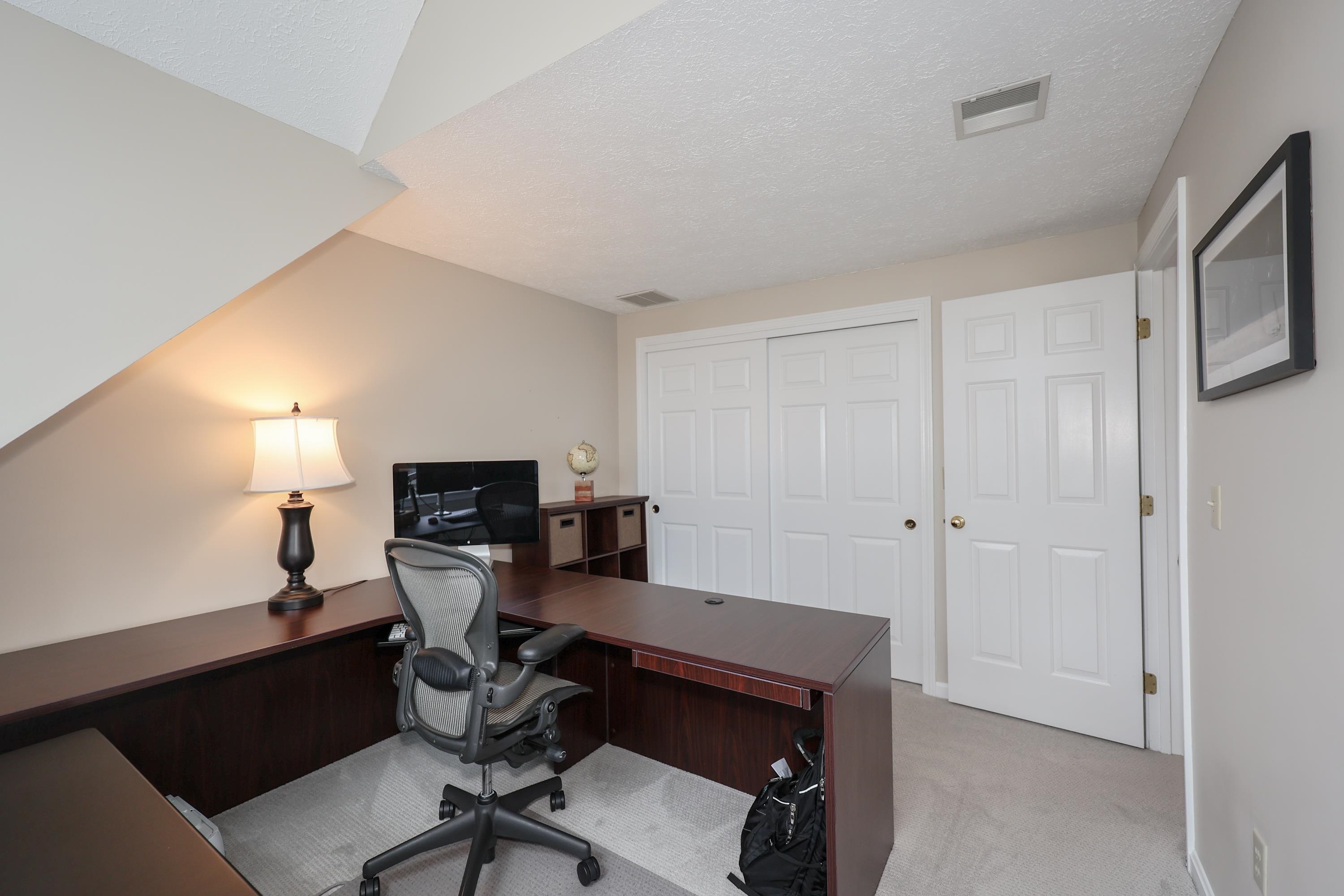 378 Winding Pond Rd, Londonderry, NH 03053