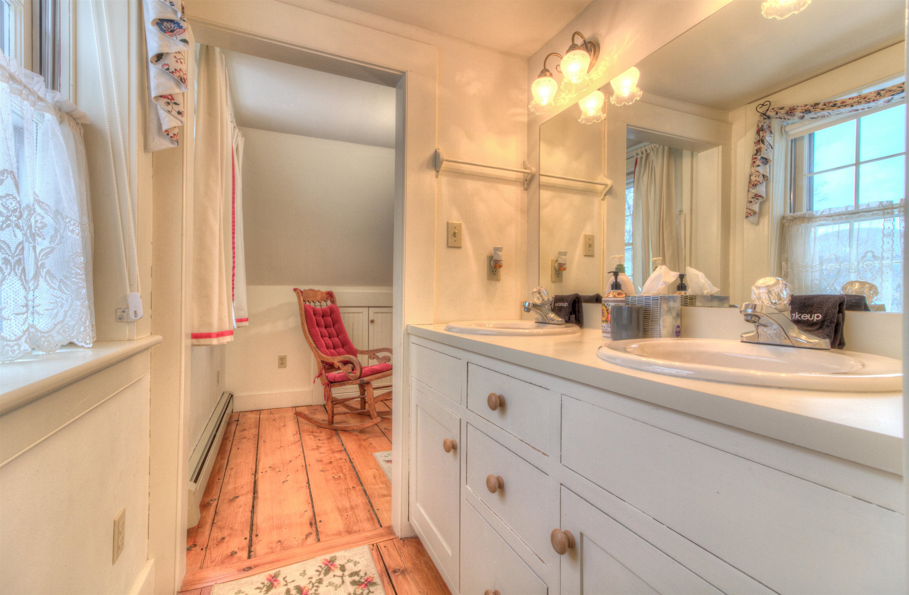 Second Floor on Suite full bath