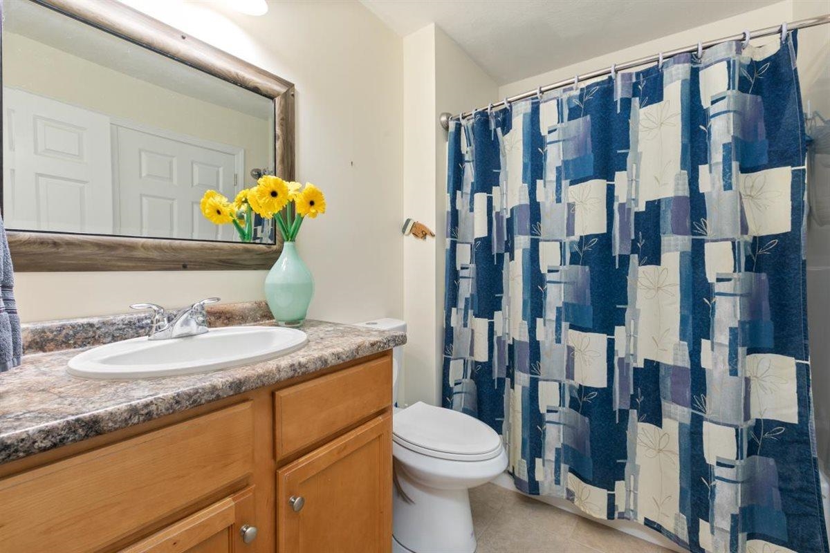 45 Phillips Rd, Sandown, NH 03873