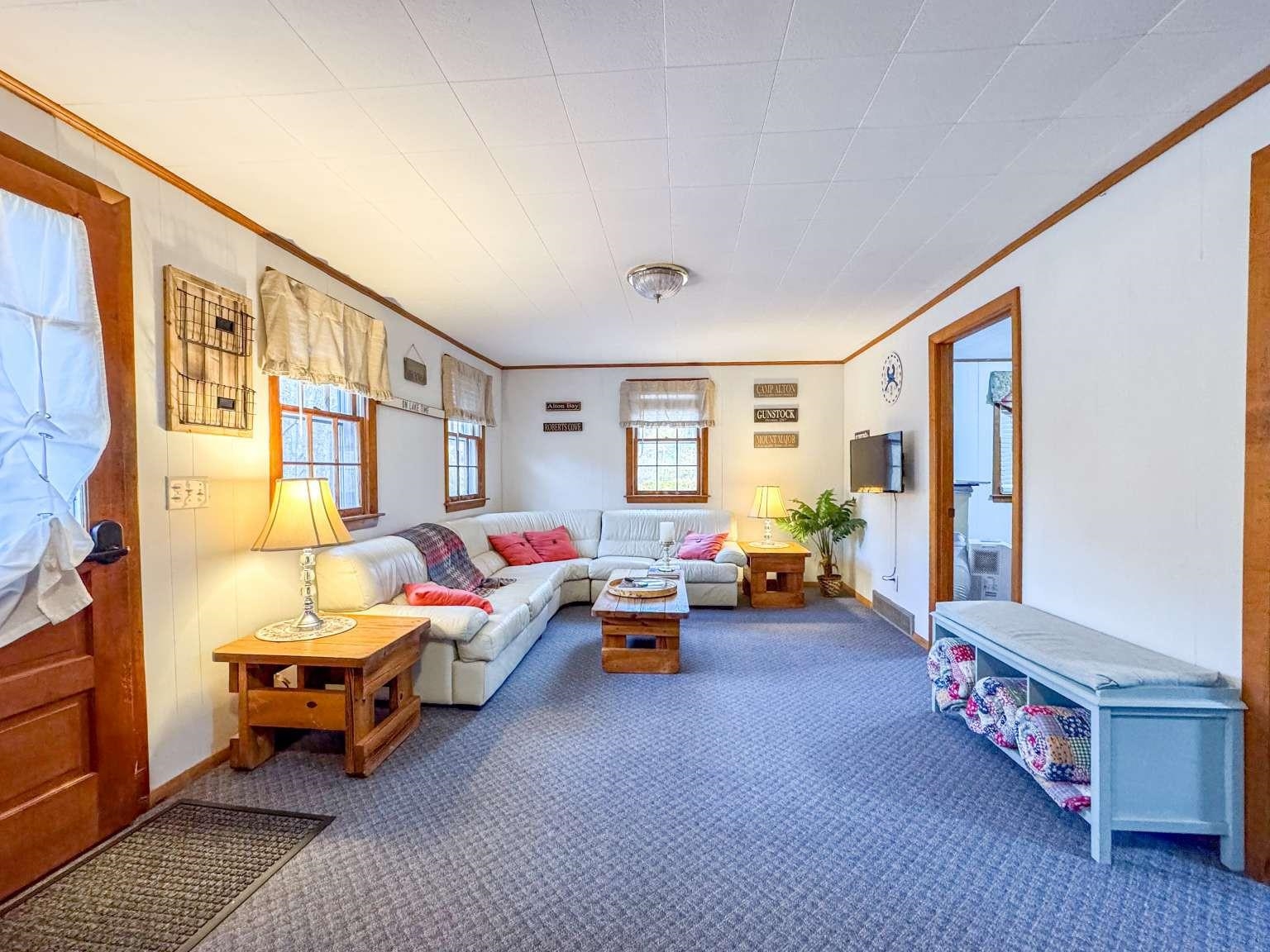 12 Beach , Alton, NH 03810