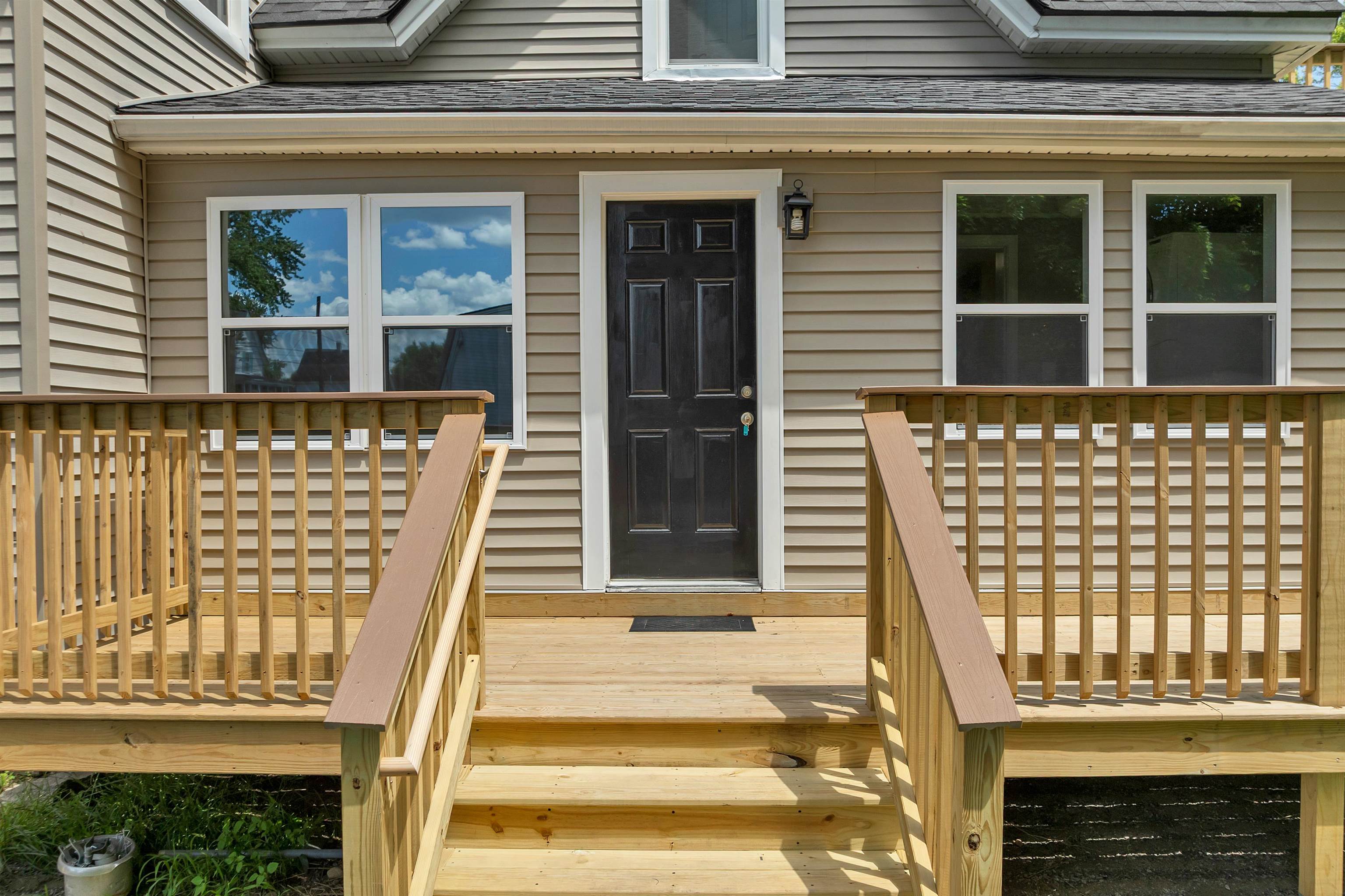 16 Brook St, Derry, NH 03038
