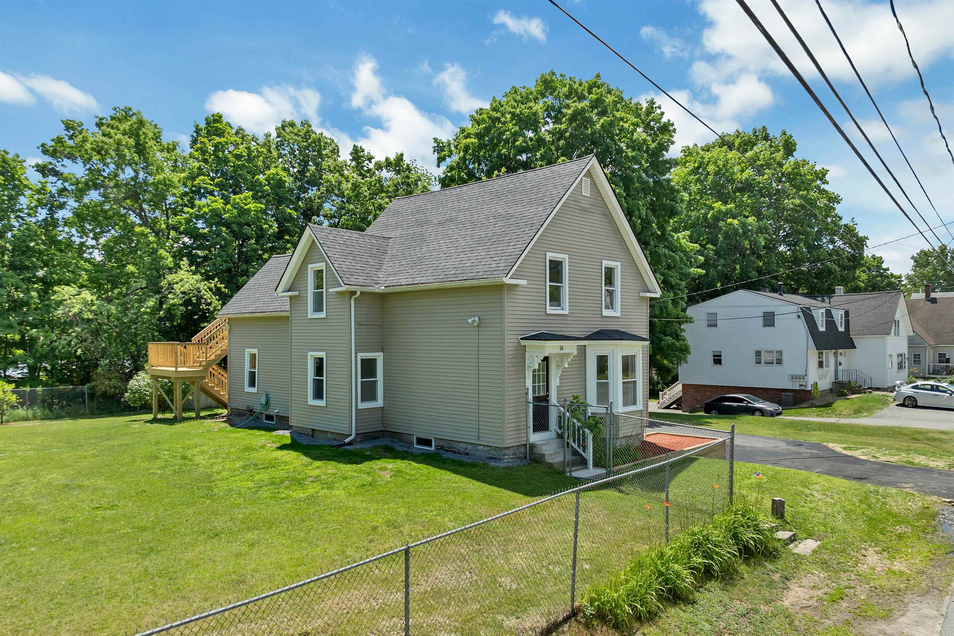 16 Brook St, Derry, NH 03038