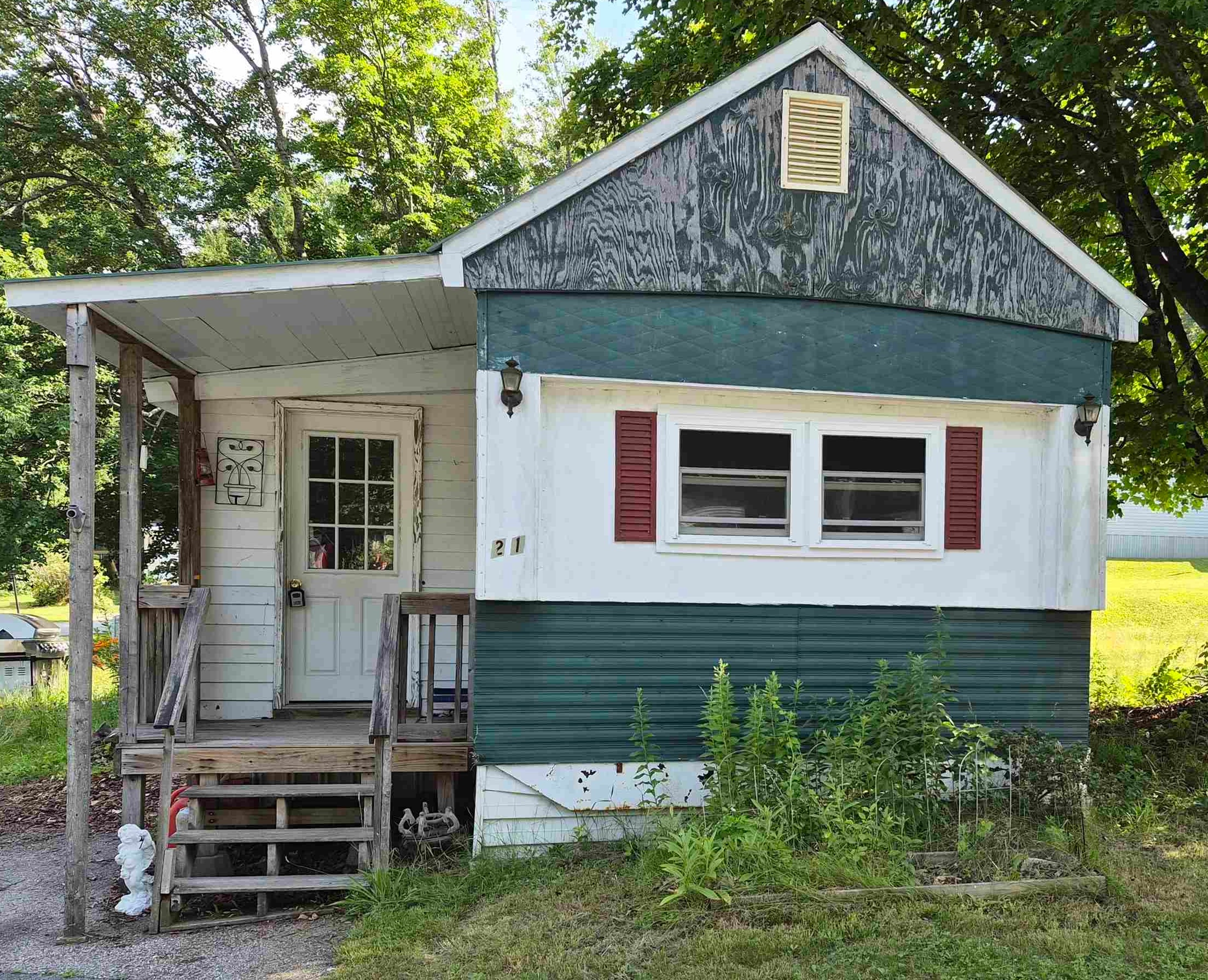21 Quinn St, Tilton, NH 03276