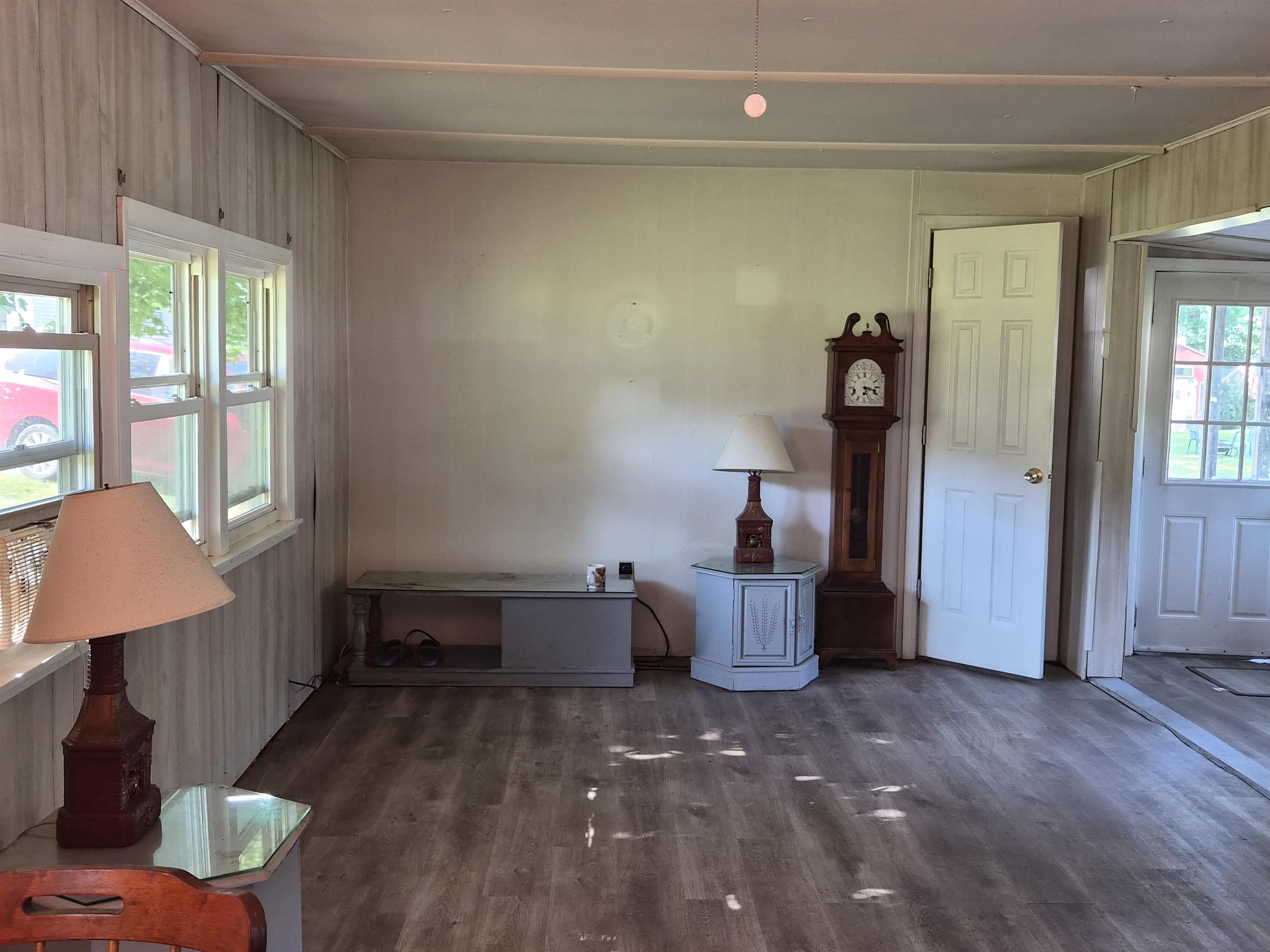21 Quinn St, Tilton, NH 03276