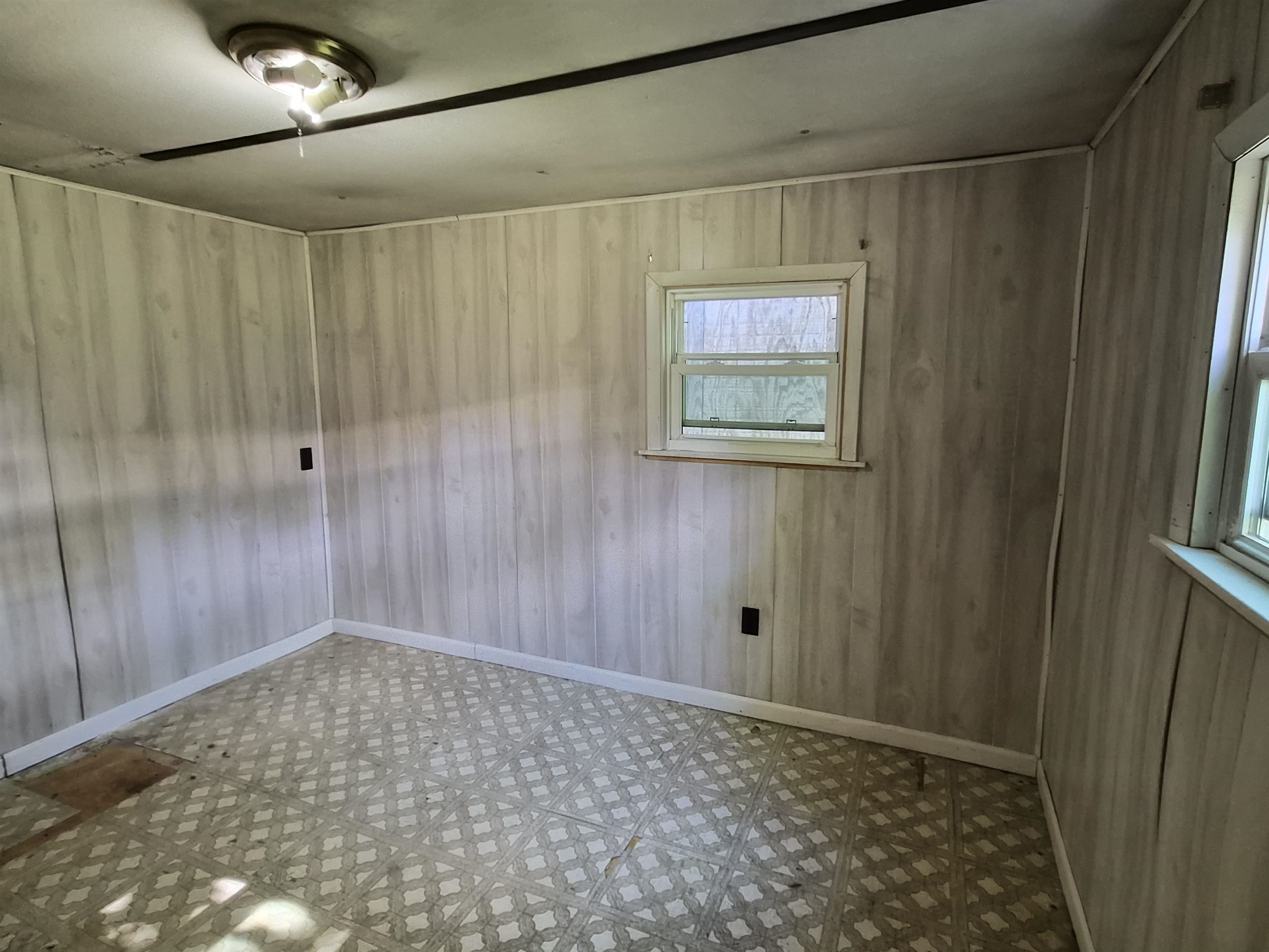 21 Quinn St, Tilton, NH 03276