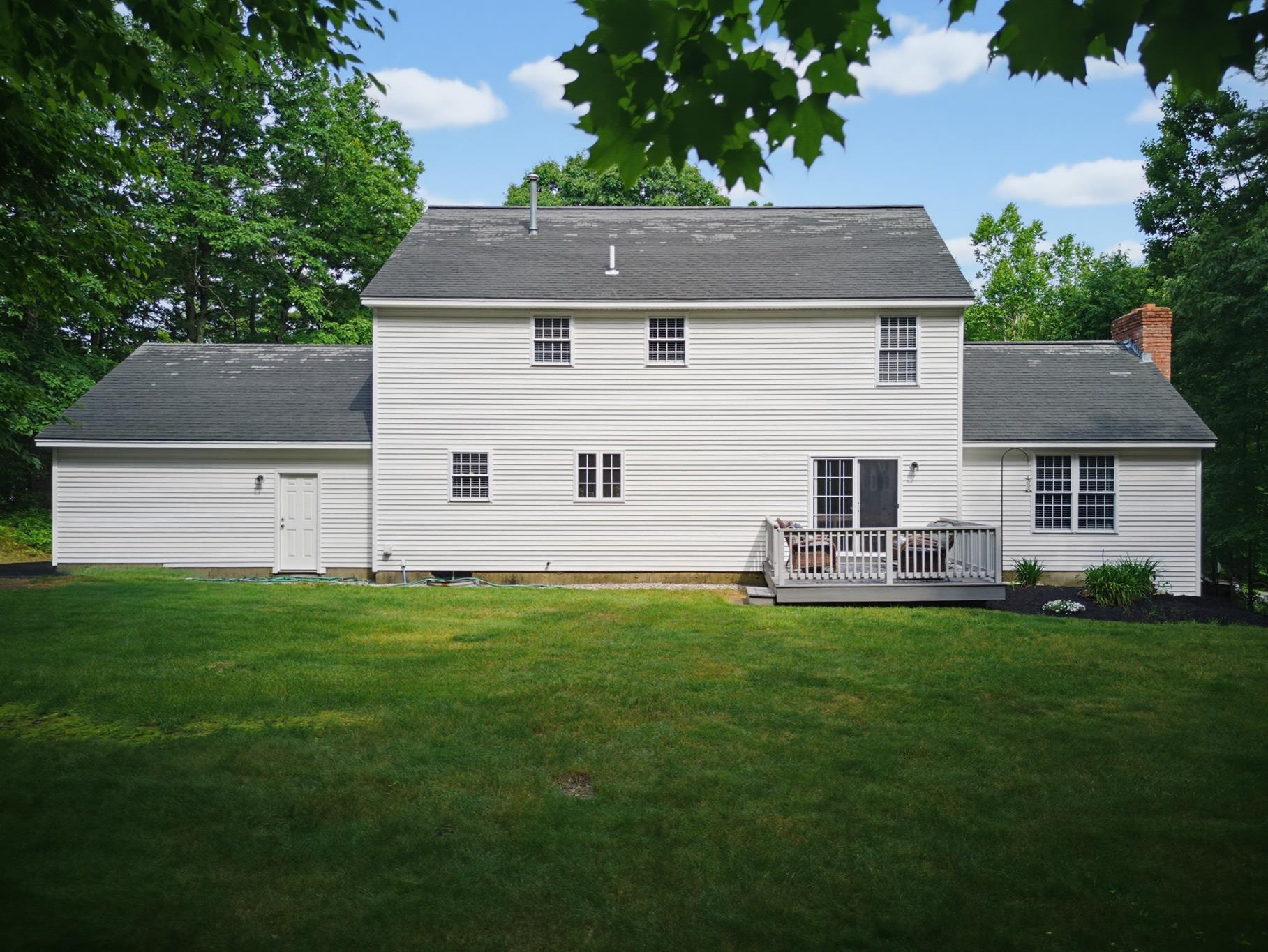 4 Hampshire Hills Dr, Bow, NH 03304