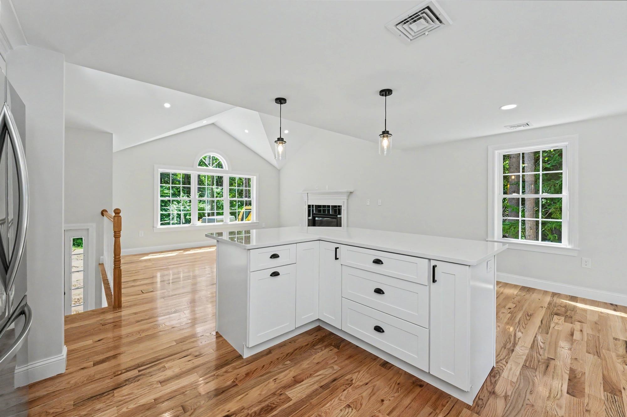 60 Walnut Hill Rd, Derry, NH 03038