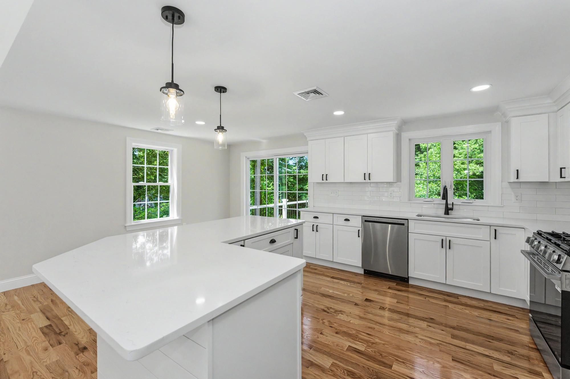 60 Walnut Hill Rd, Derry, NH 03038