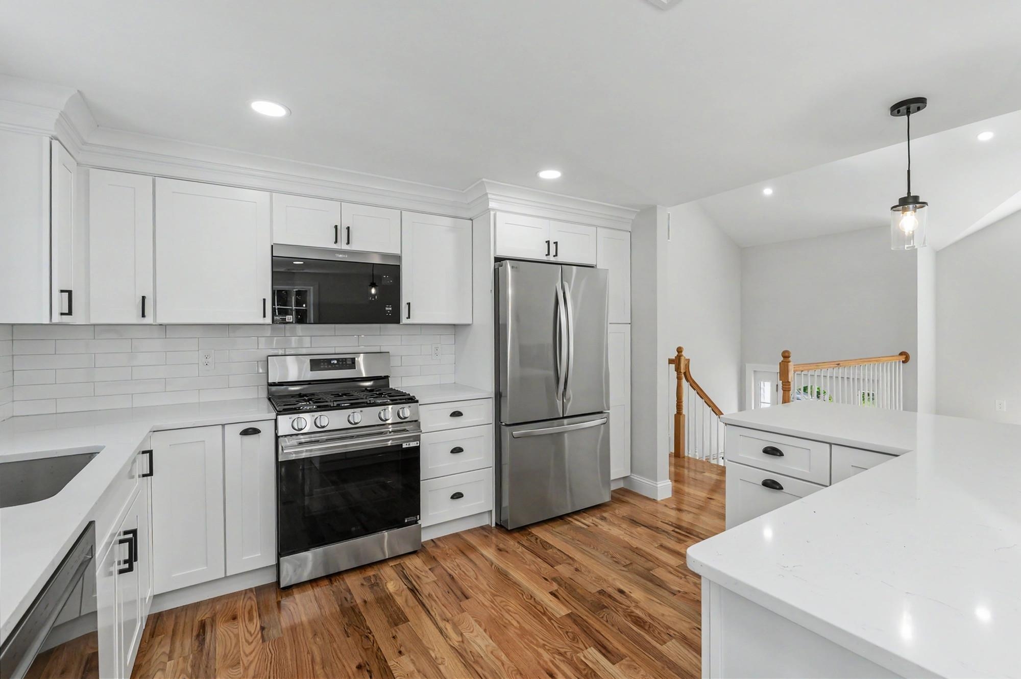 60 Walnut Hill Rd, Derry, NH 03038