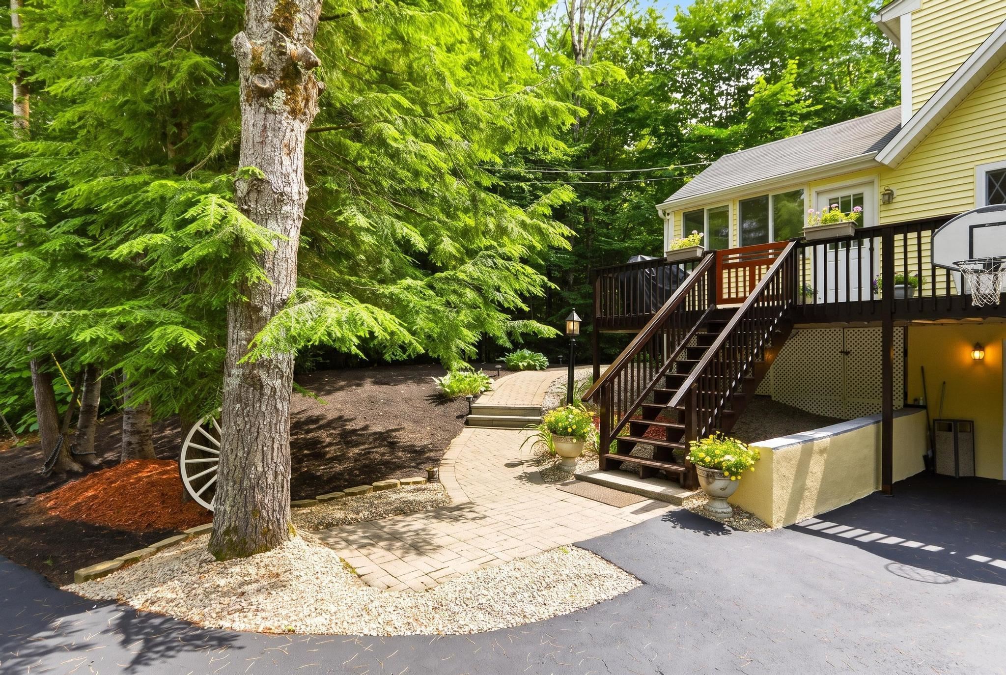 30 Hickory Ln, Moultonborough, NH 03254