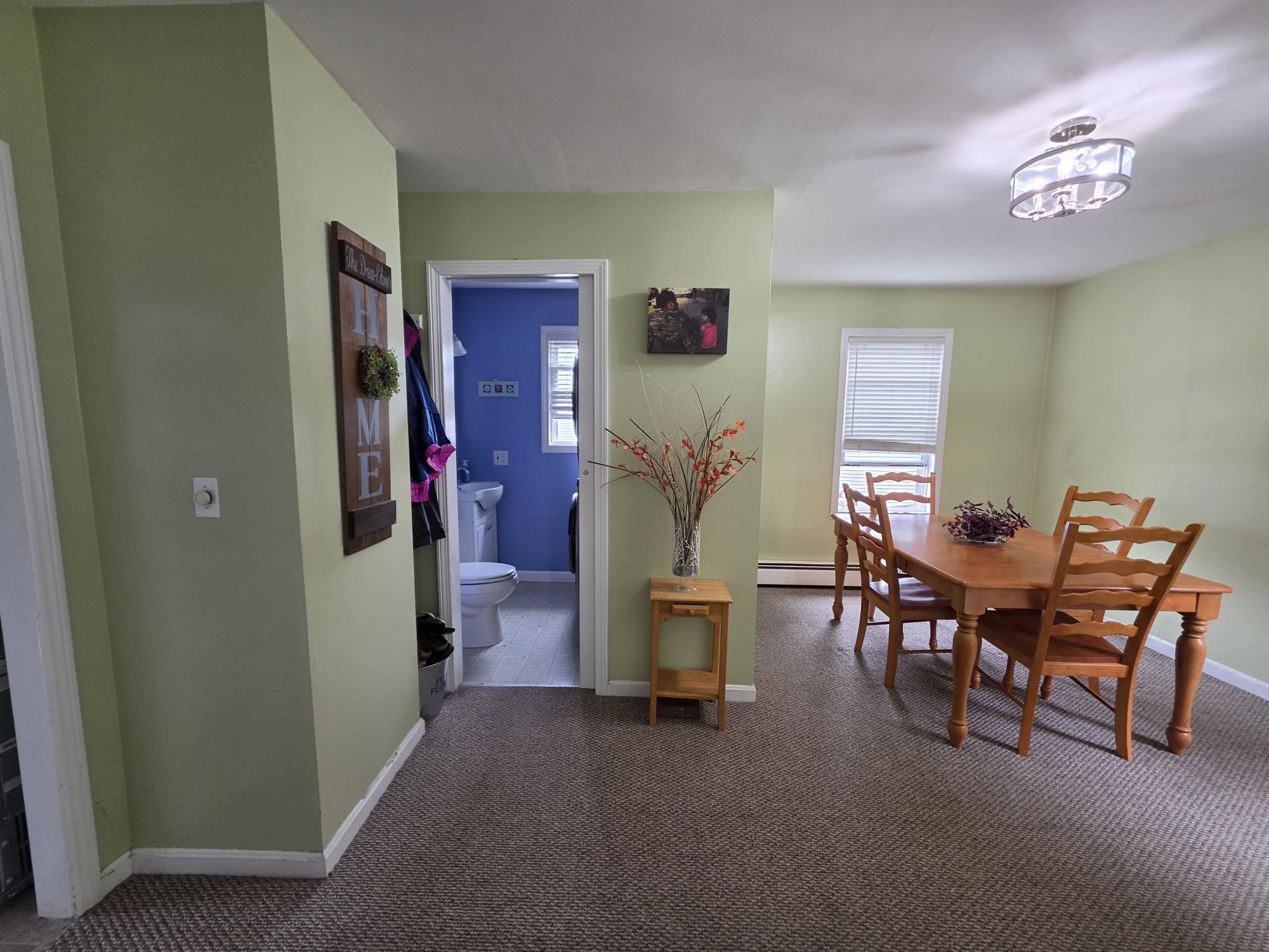 35 Water St, Epping, NH 03042