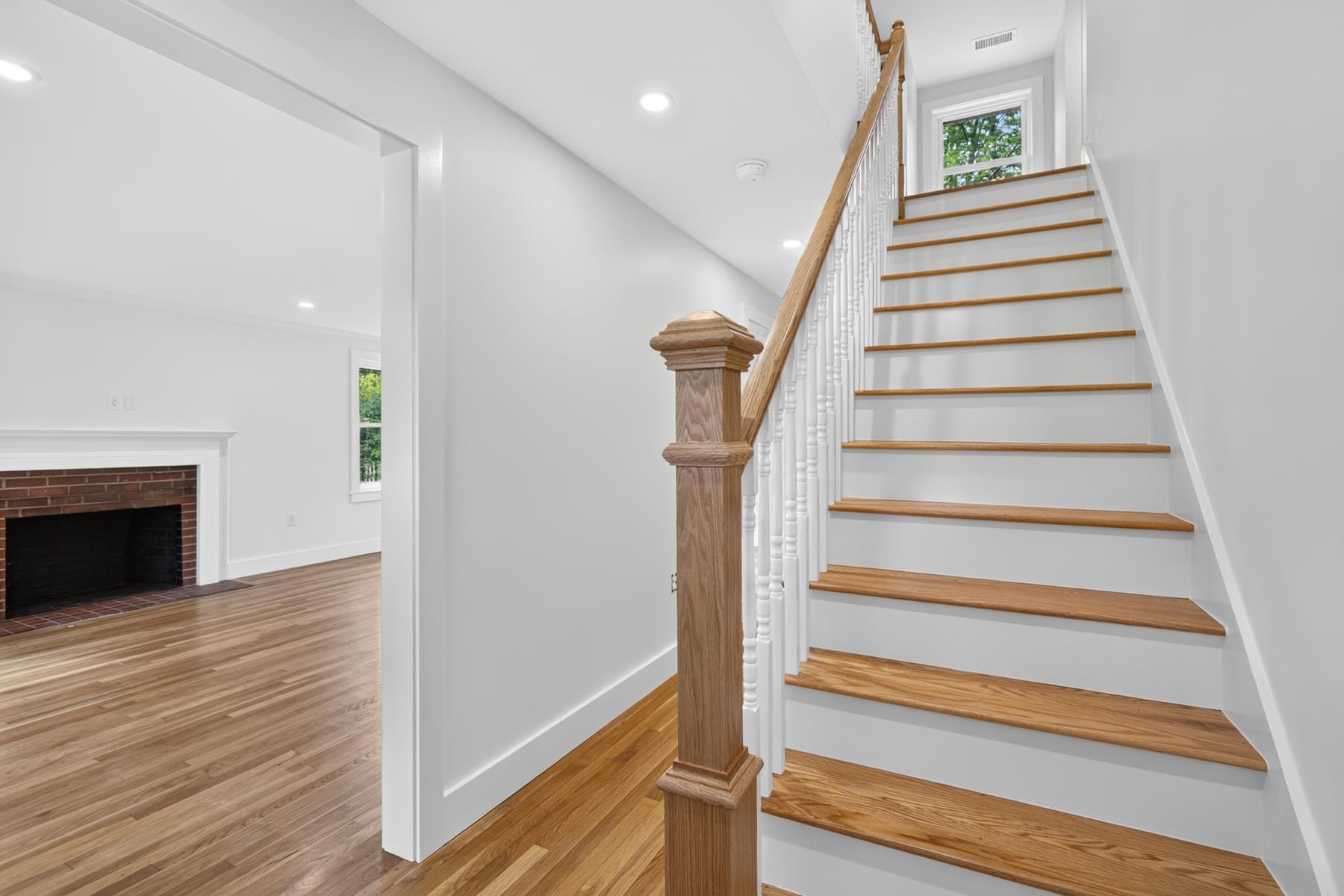 2 Sweetbriar Ln, Rochester, NH 03867