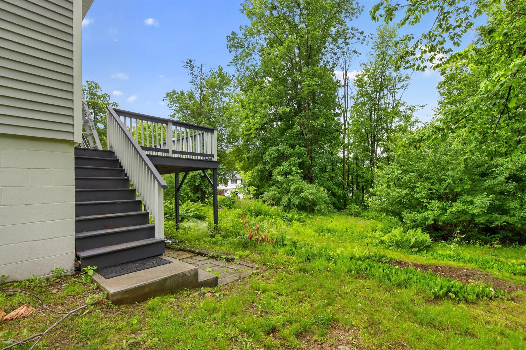 2 Sweetbriar Ln, Rochester, NH 03867