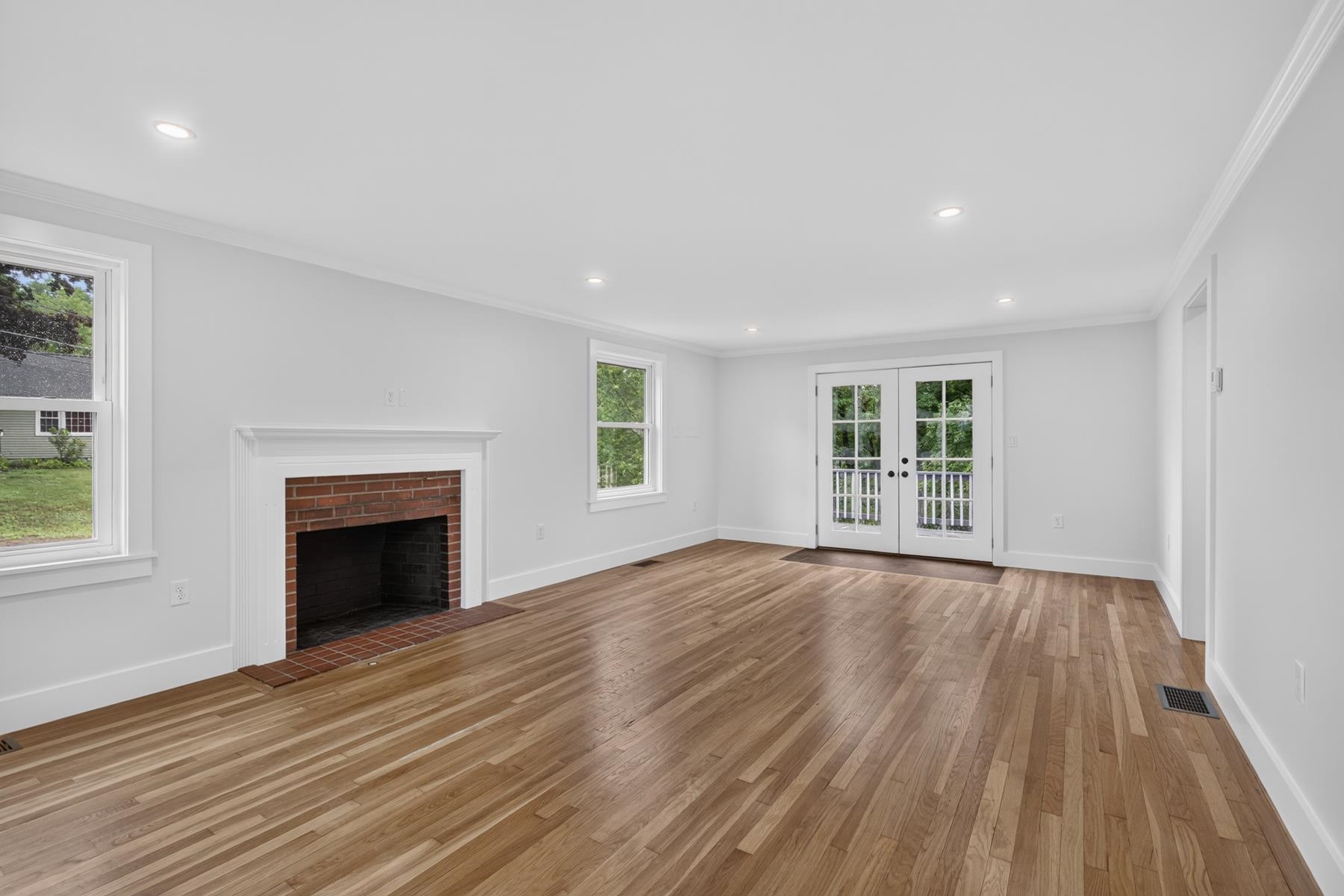 2 Sweetbriar Ln, Rochester, NH 03867