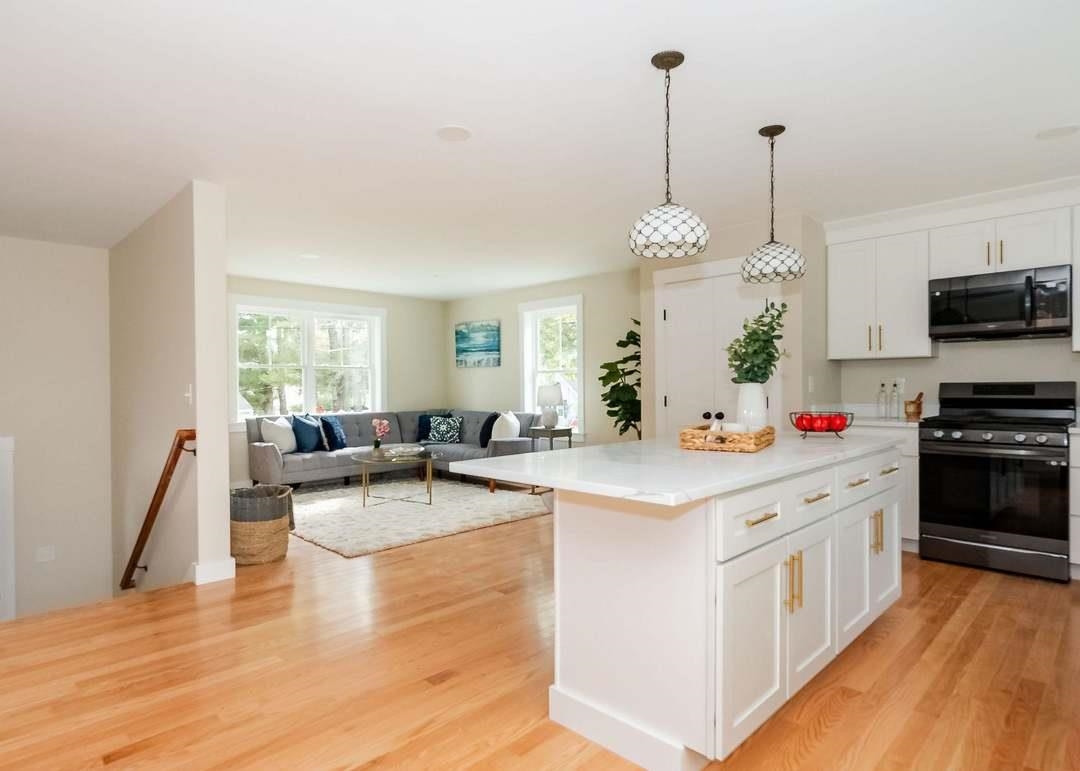 9 Lawn Ave, Rochester, NH 03867