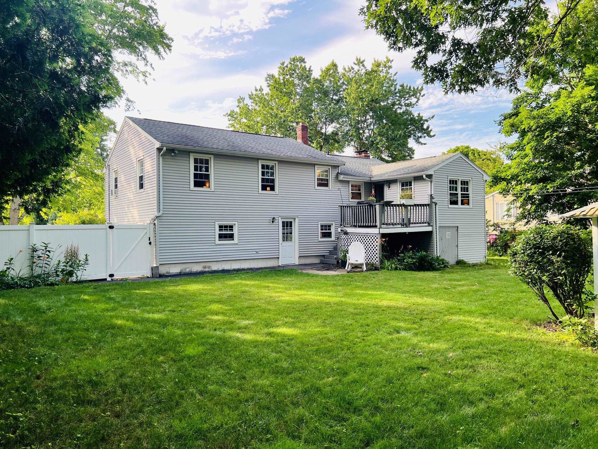 21 Elmwood Ave, Salem, NH 03079