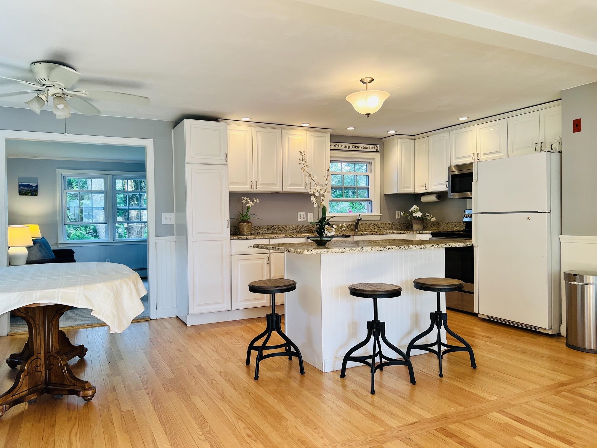 21 Elmwood Ave, Salem, NH 03079