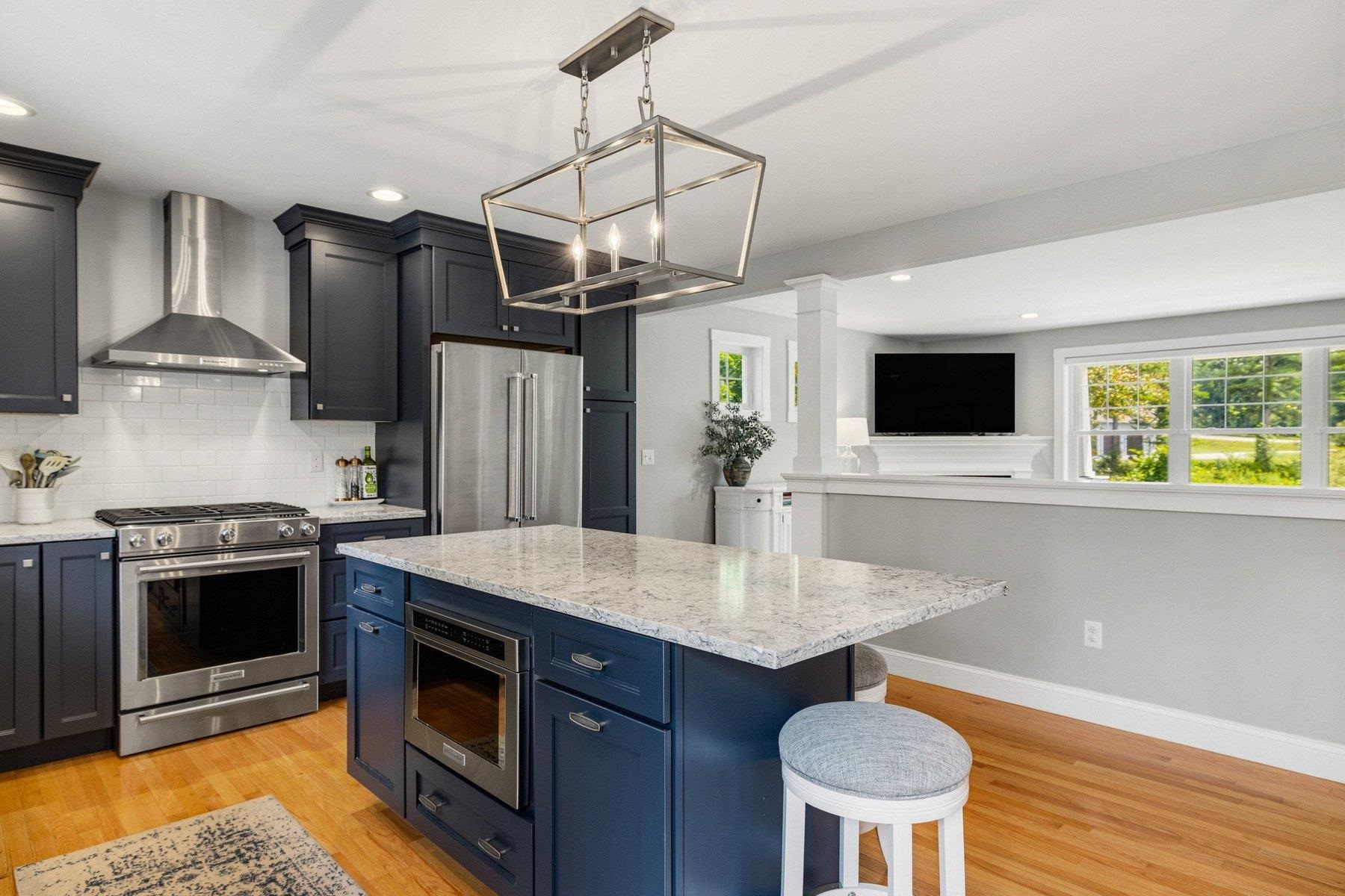 4 Betty Ln, Stratham, NH 03885
