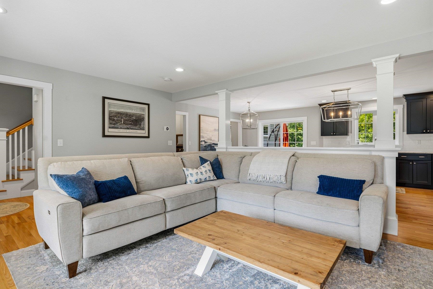 4 Betty Ln, Stratham, NH 03885