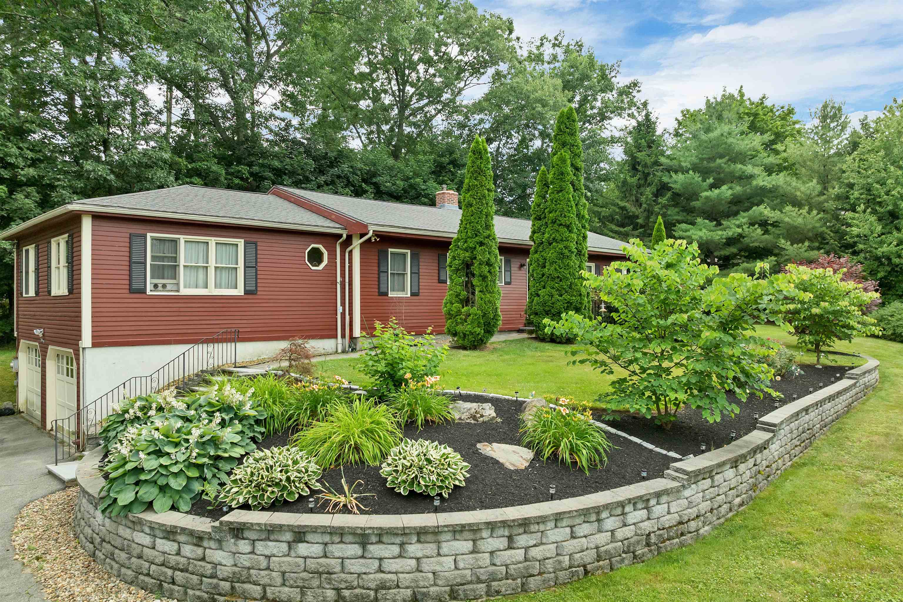 40 Coburn Ave, Nashua, NH 03063