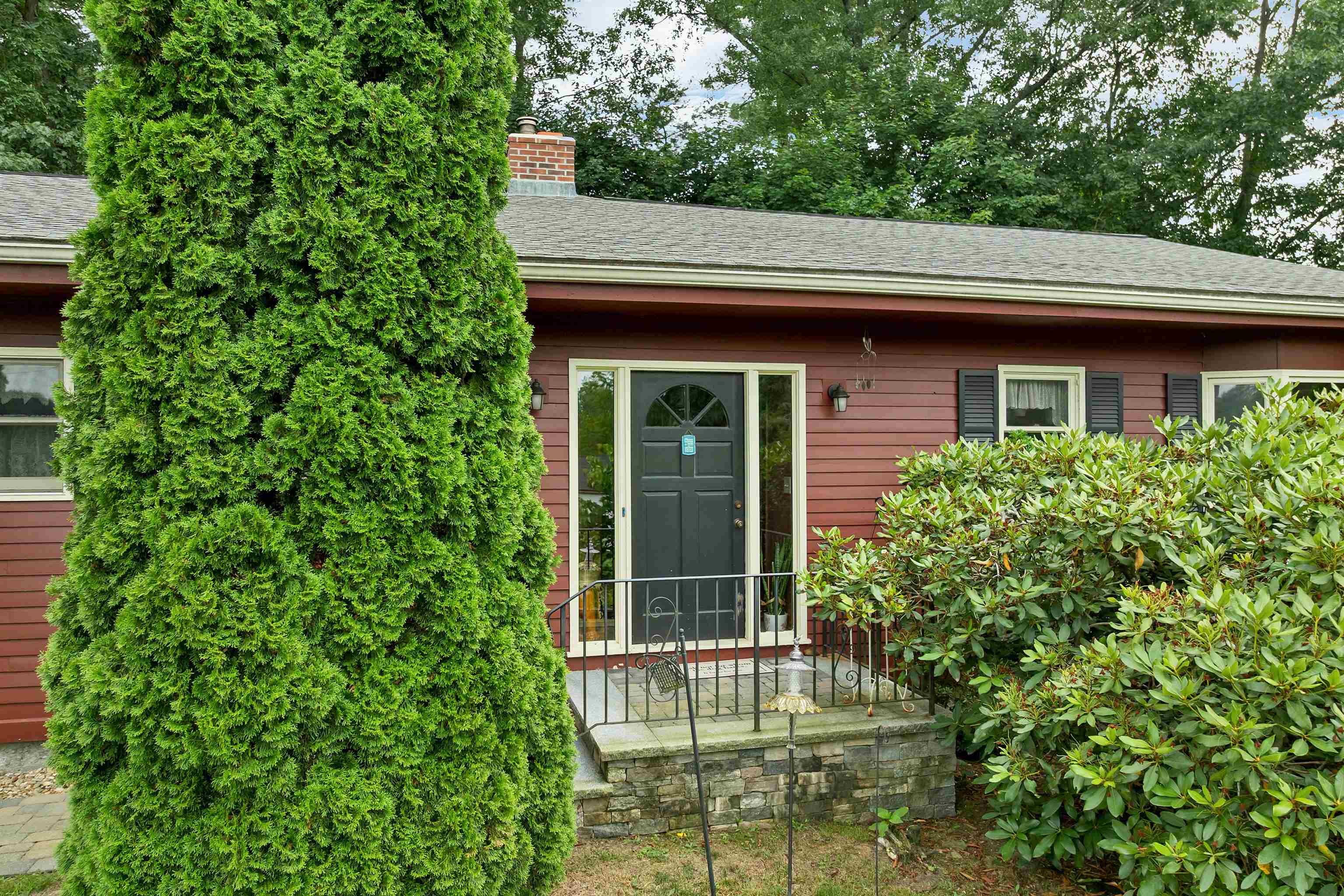40 Coburn Ave, Nashua, NH 03063