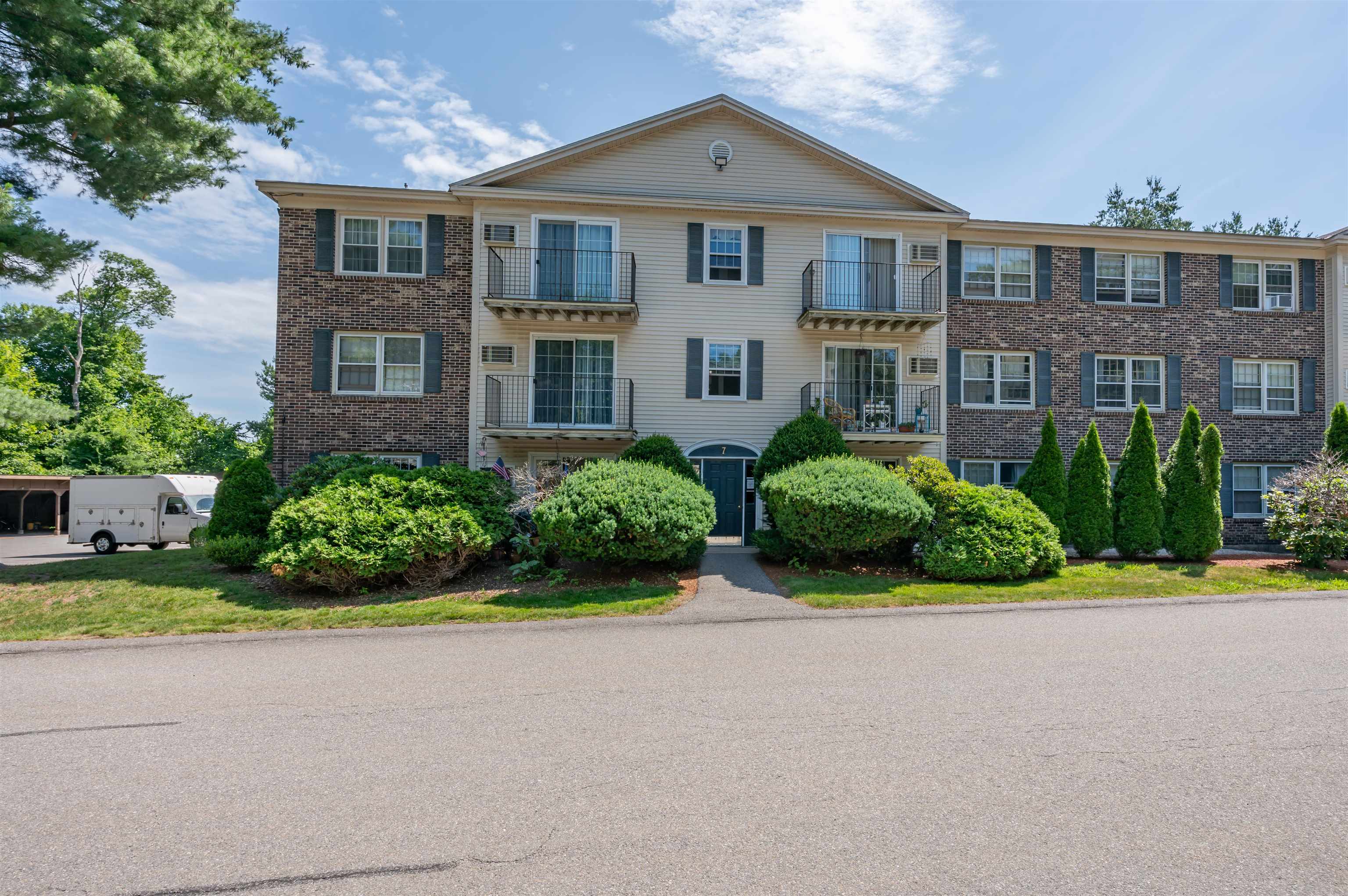 7 Autumn Leaf Dr #3, Nashua, NH 03060