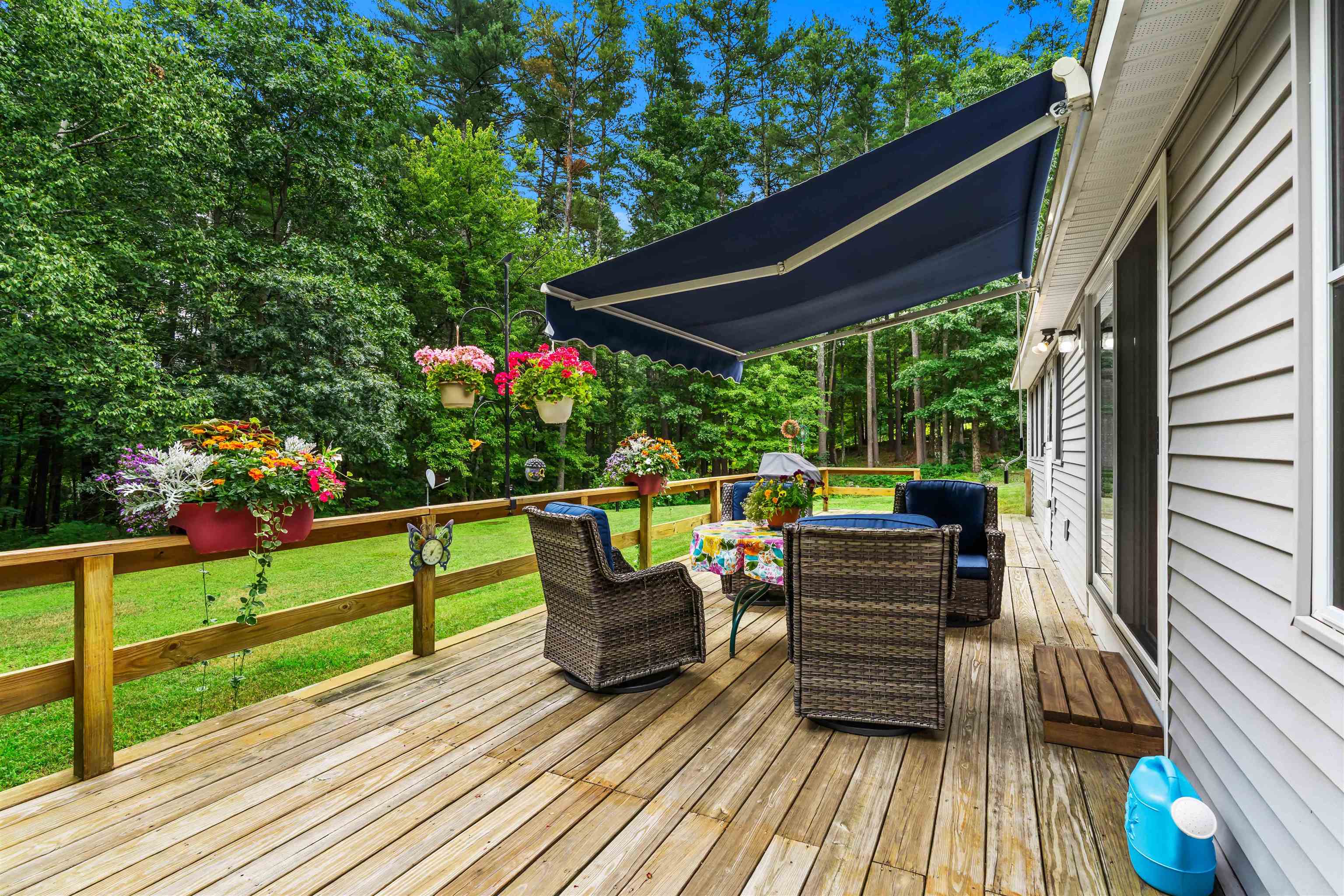 9 Kelley Rd, Londonderry, NH 03053