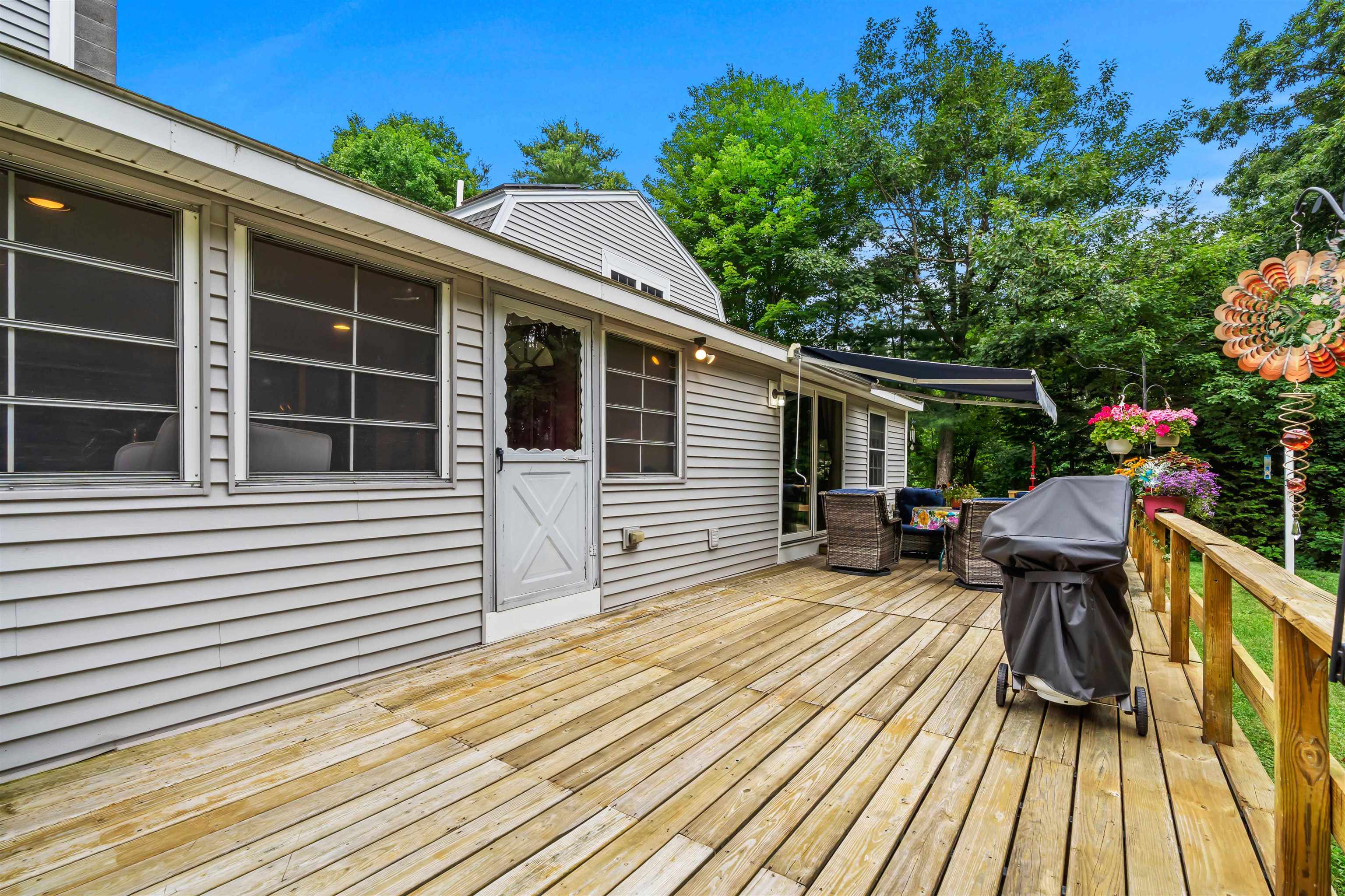 9 Kelley Rd, Londonderry, NH 03053