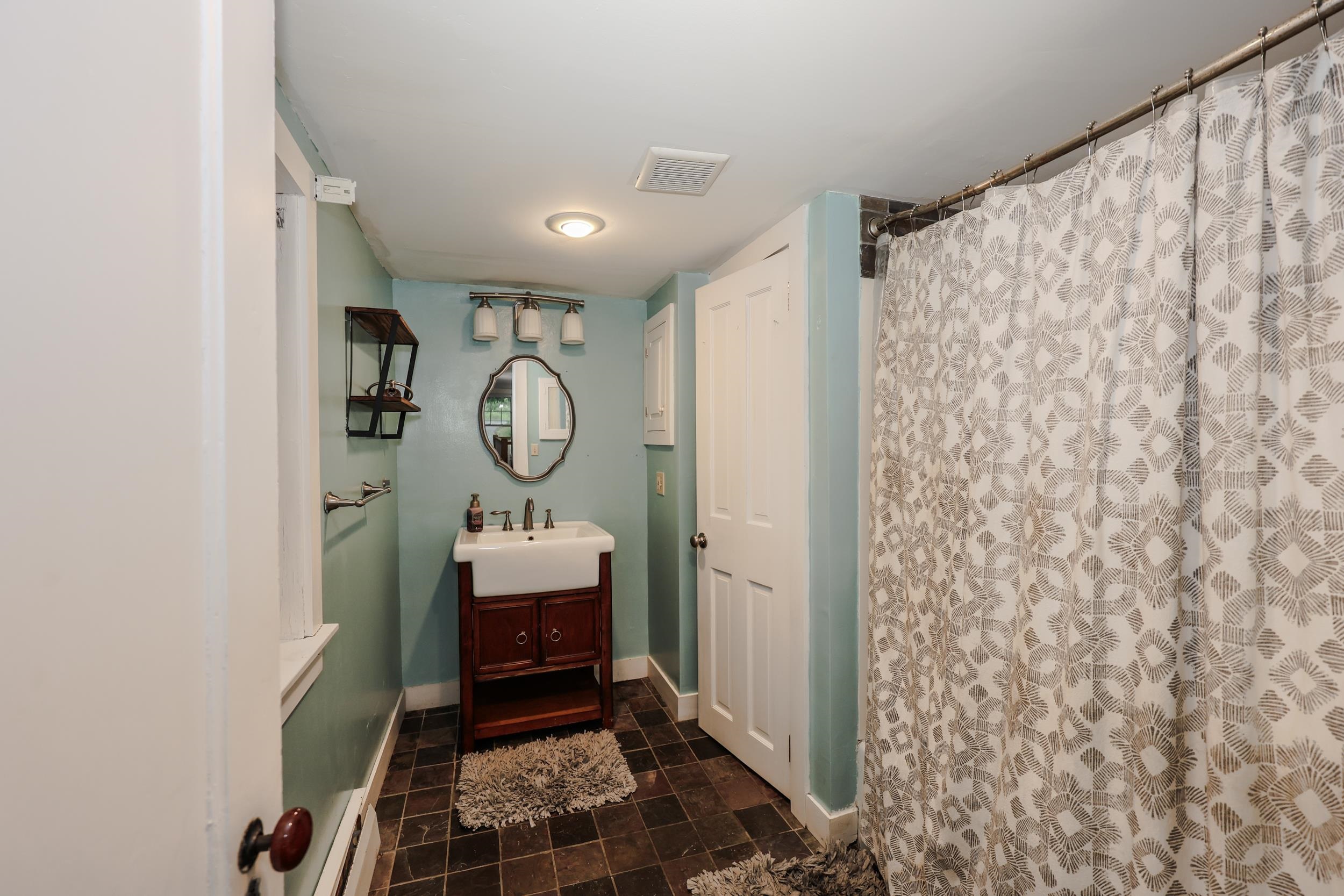 3 Depot St, New Boston, NH 03070