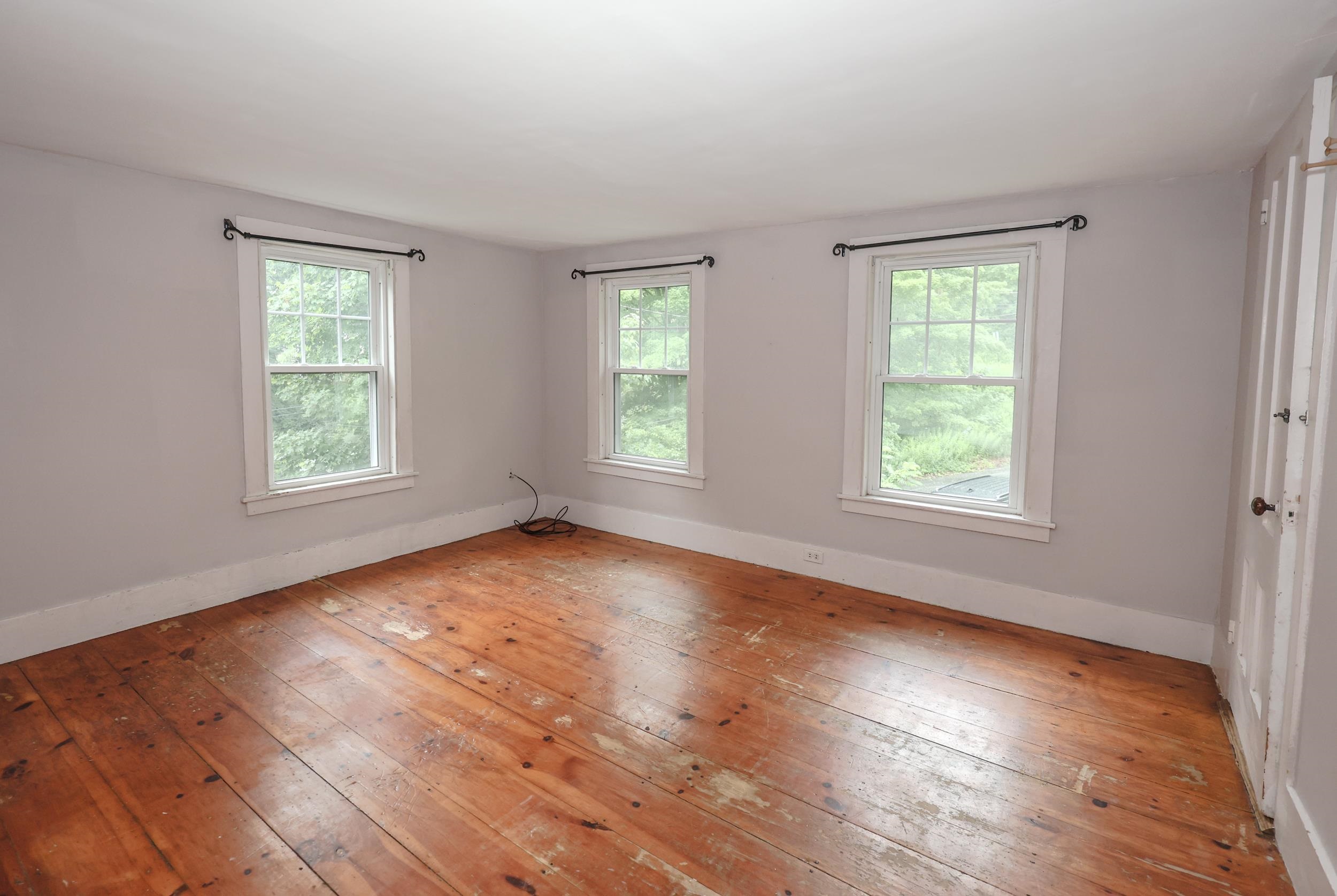 3 Depot St, New Boston, NH 03070