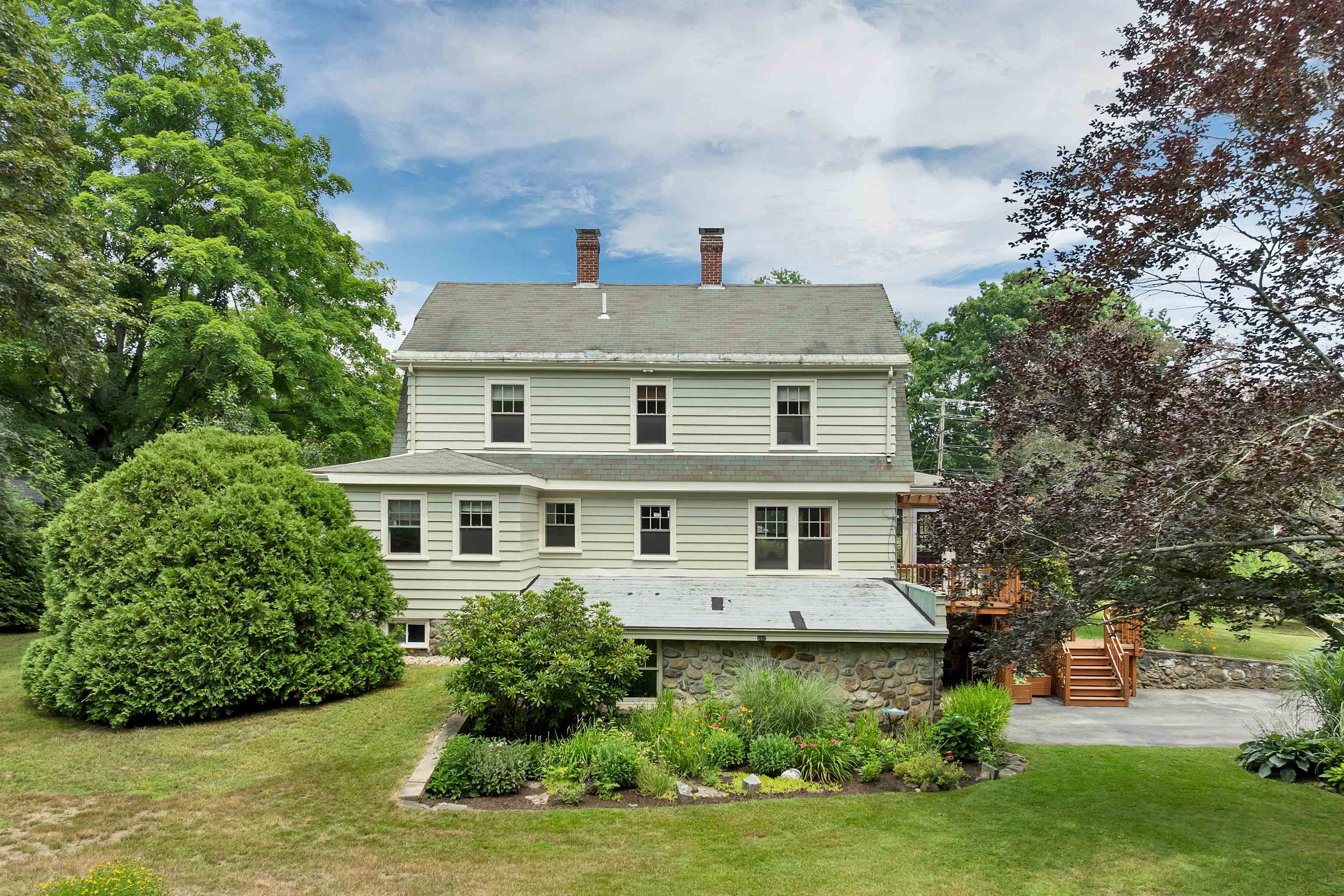 23 West Main St, Newton, NH 03859