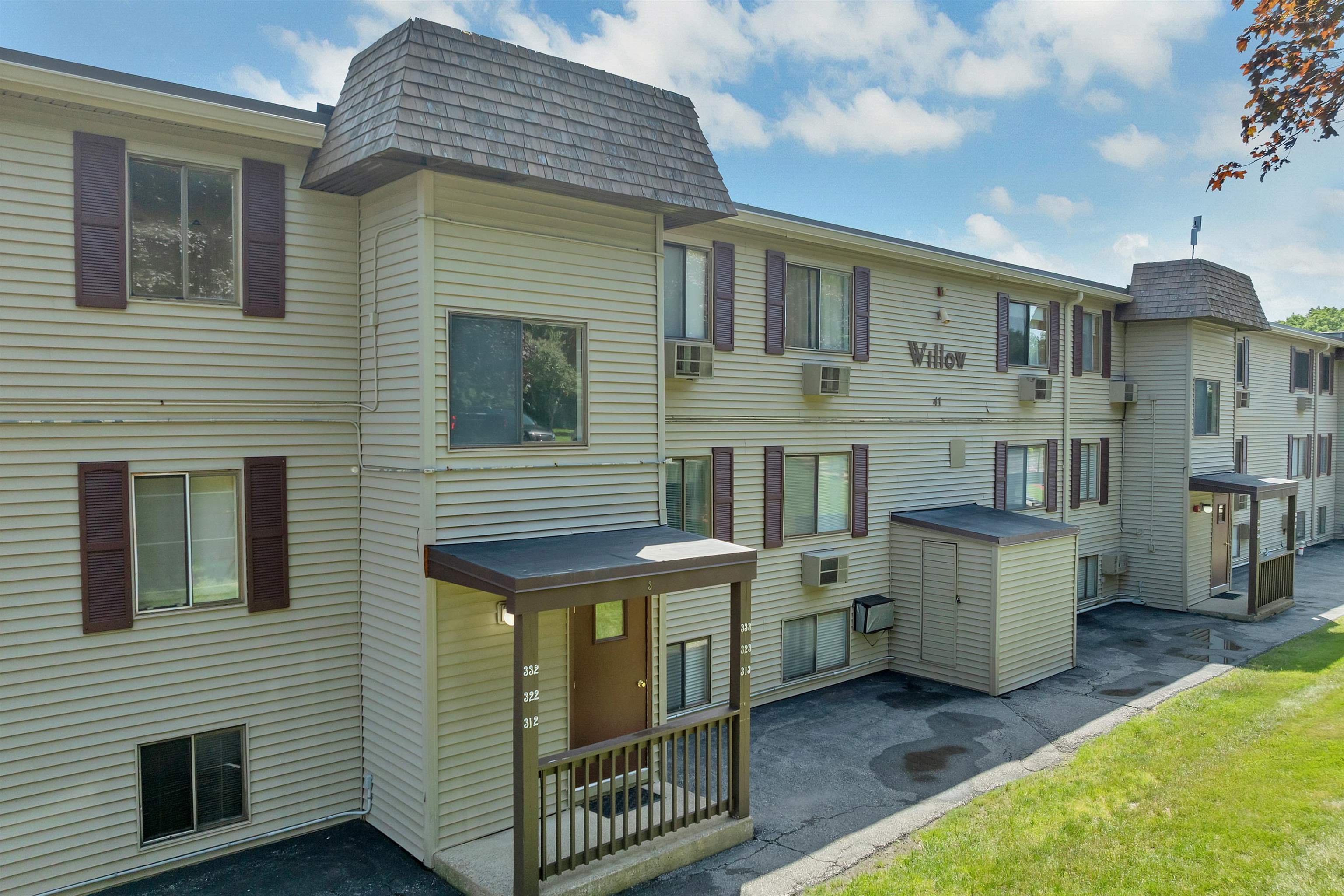 41 Treetop Cir #32, Laconia, NH 03246