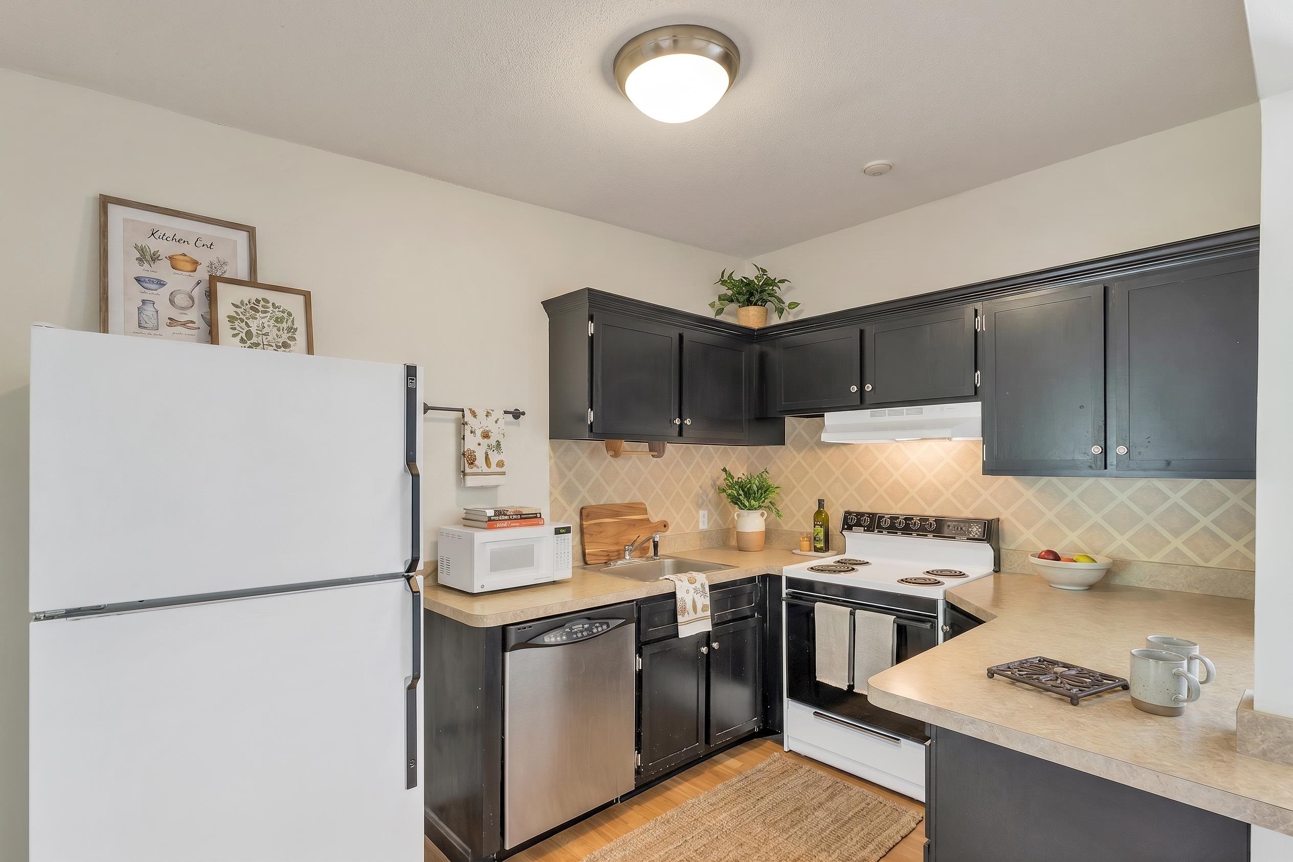 41 Treetop Cir #32, Laconia, NH 03246