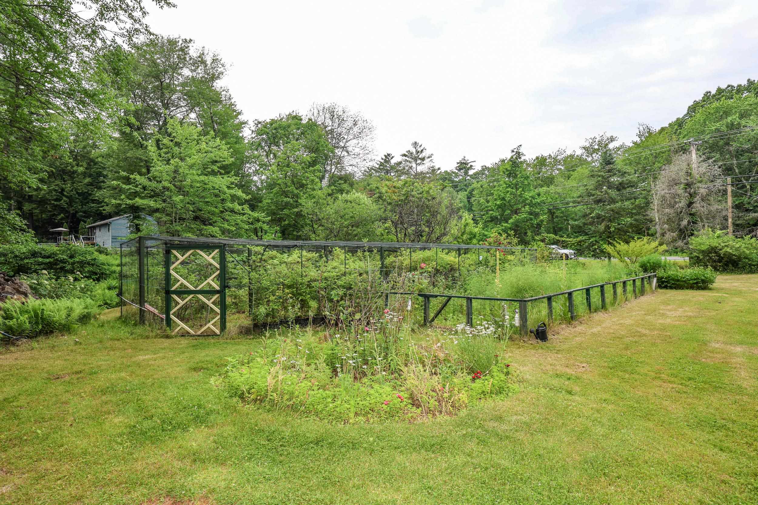 283 Hampstead Rd, Derry, NH 03038