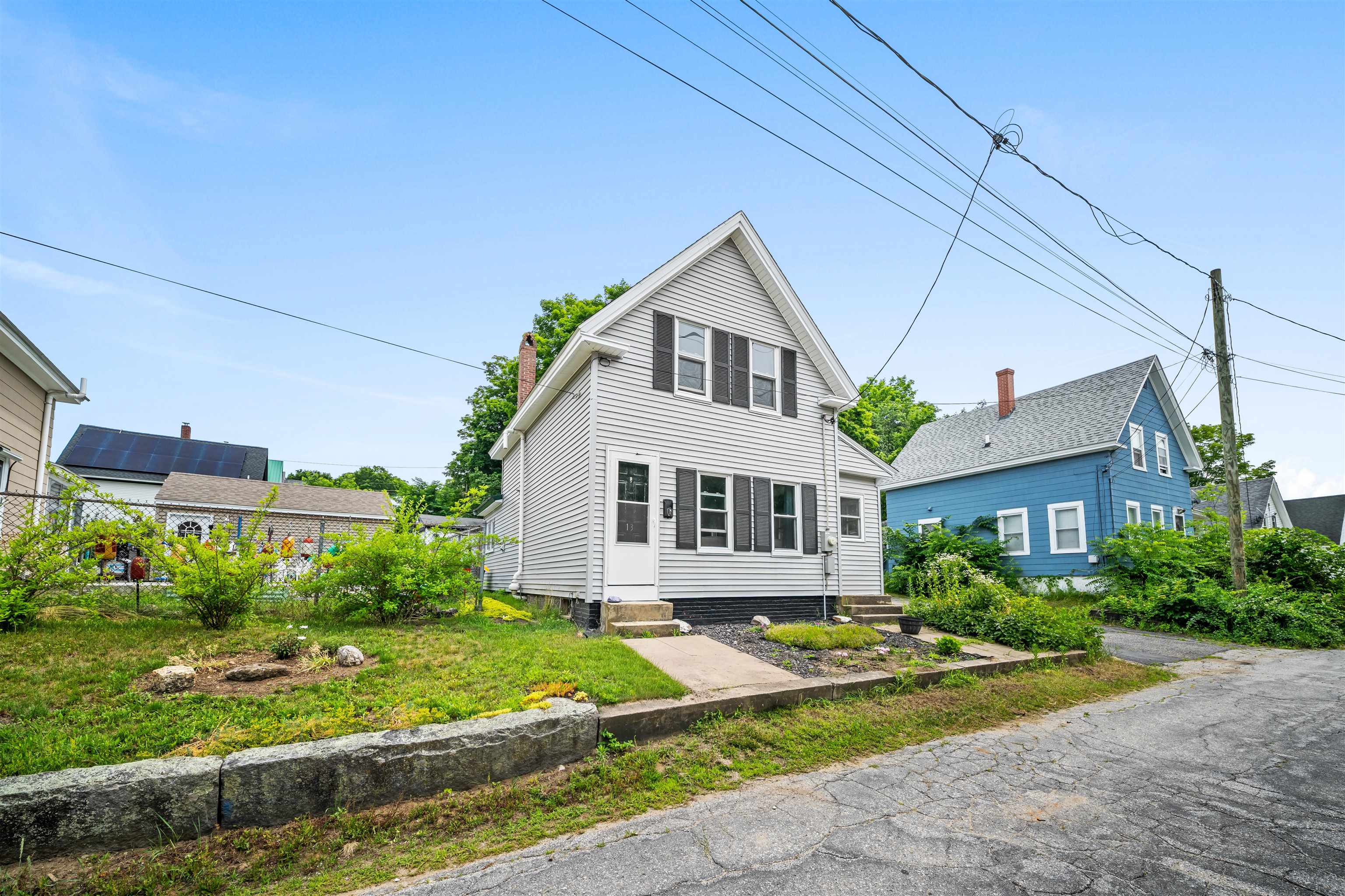 13 Crescent St, Farmington, NH 03835