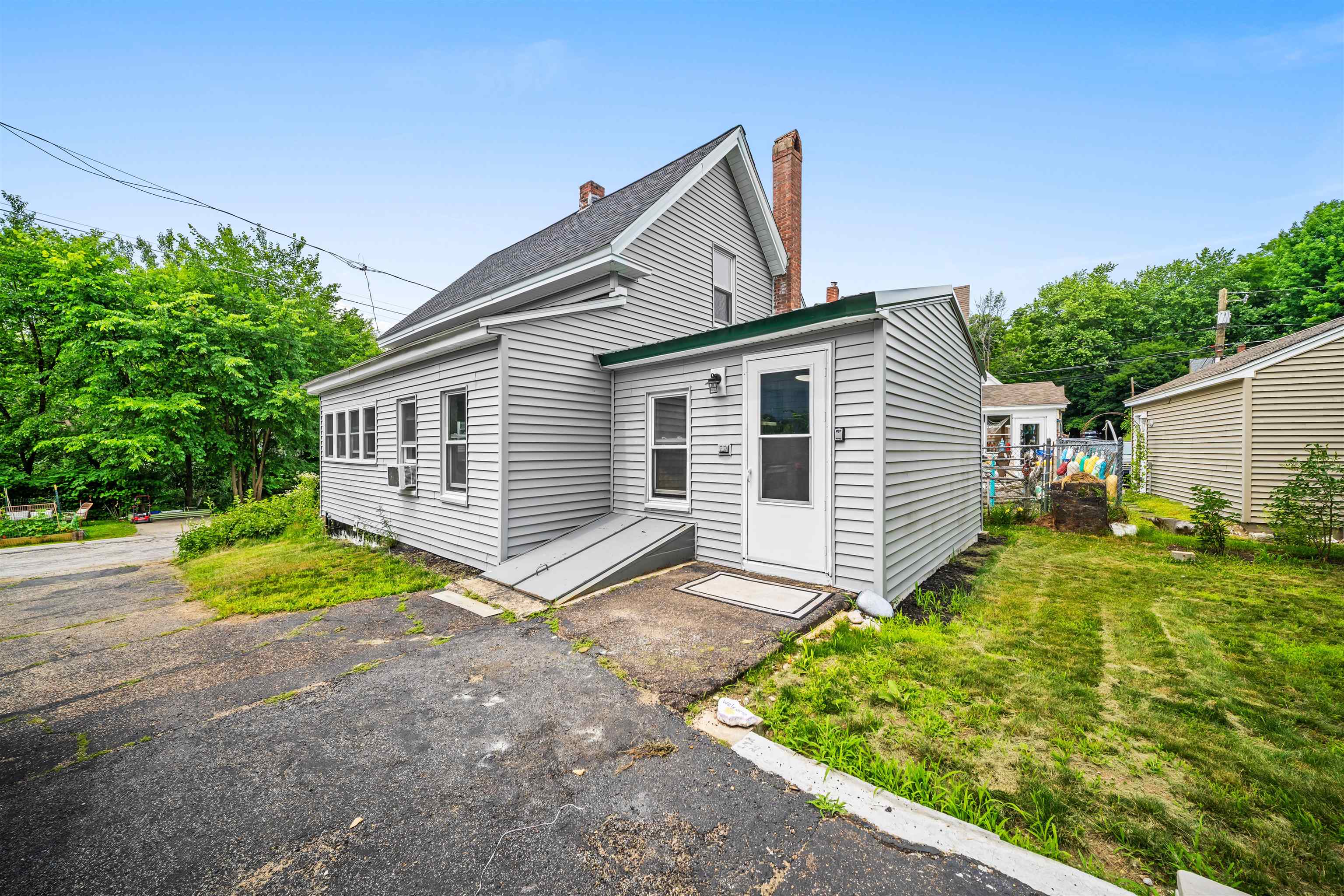 13 Crescent St, Farmington, NH 03835