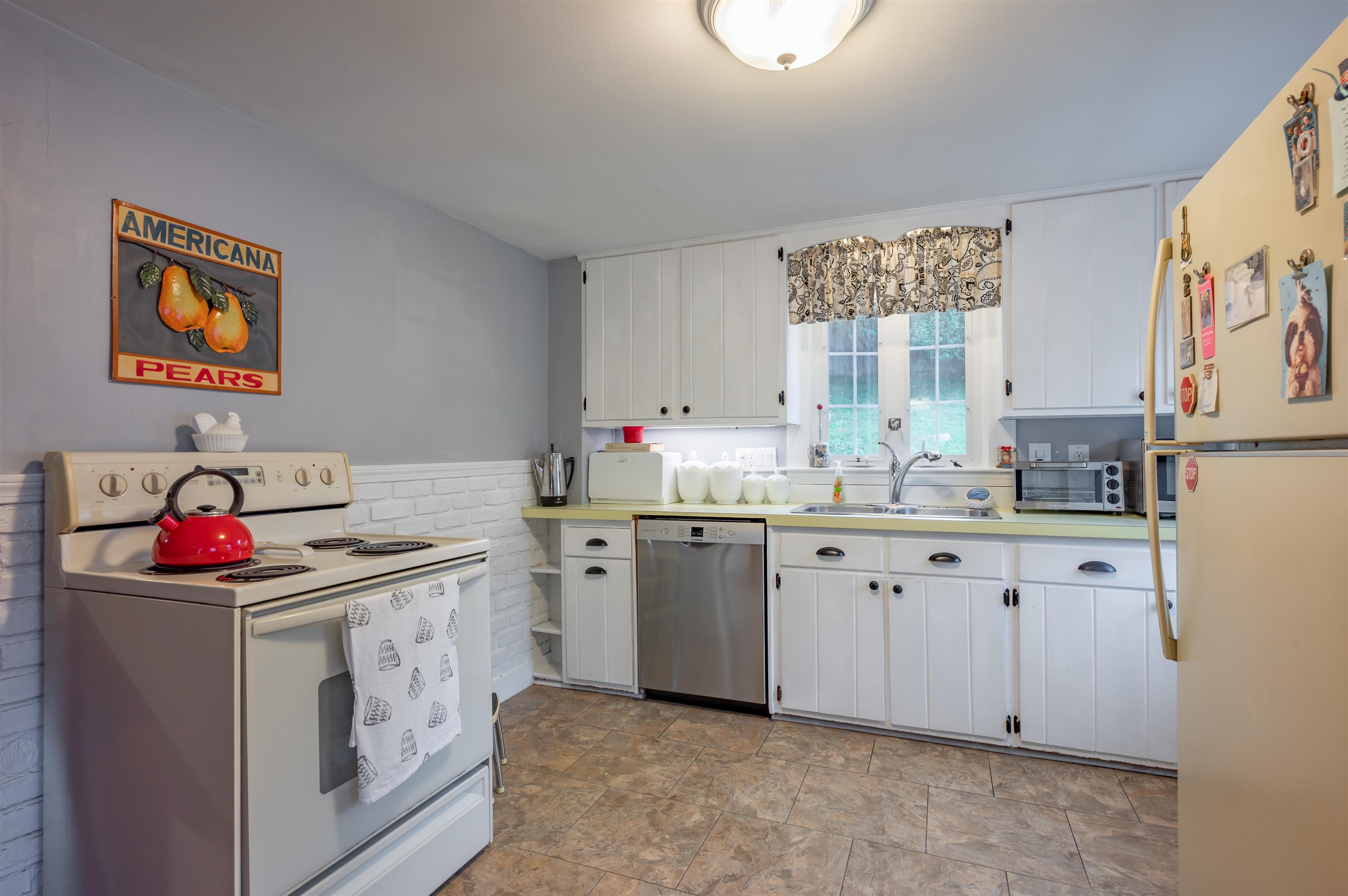 21 Charlotte Ave, Nashua, NH 03064