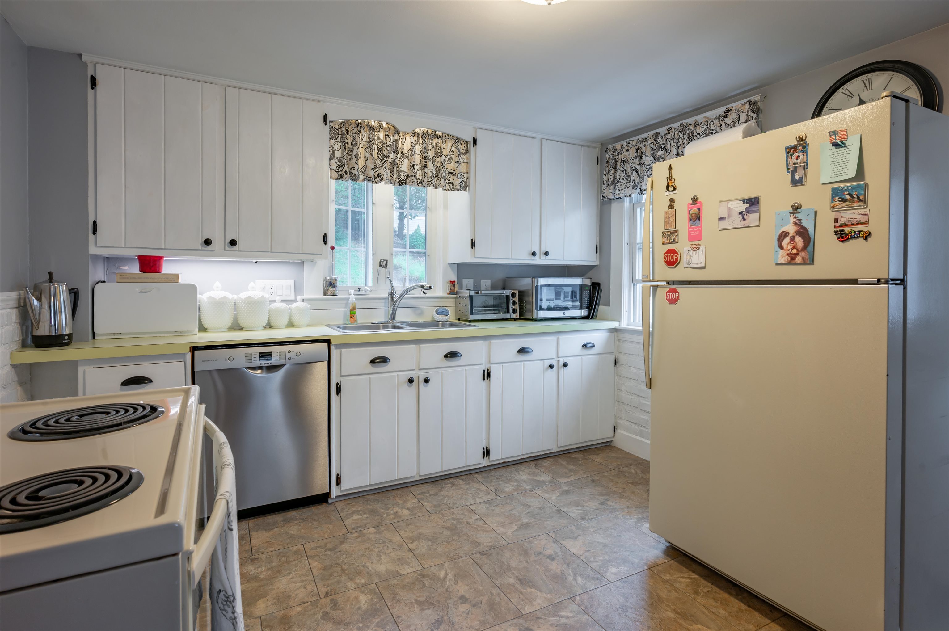 21 Charlotte Ave, Nashua, NH 03064