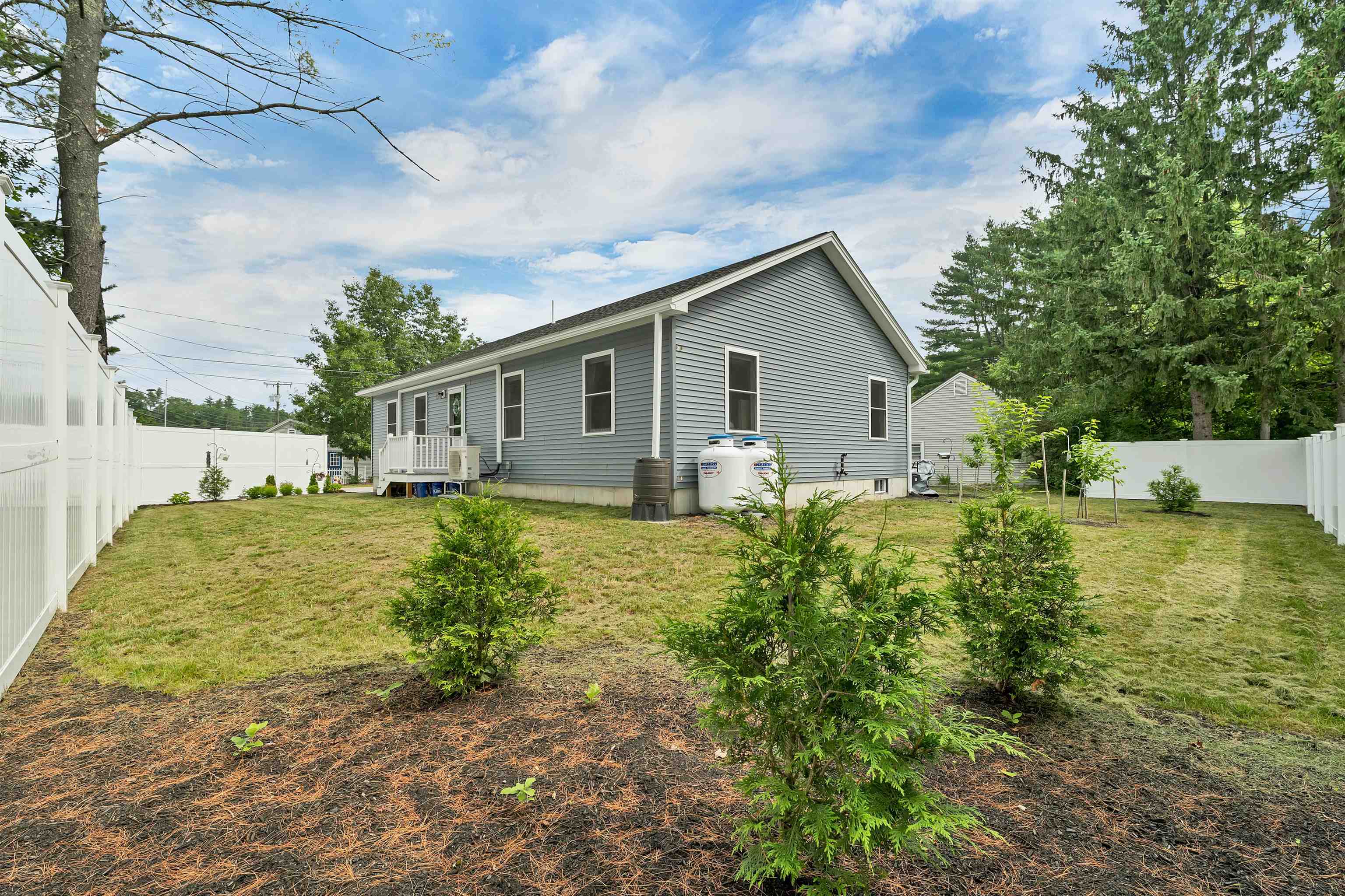 3 Carver St, Franklin, NH 03235